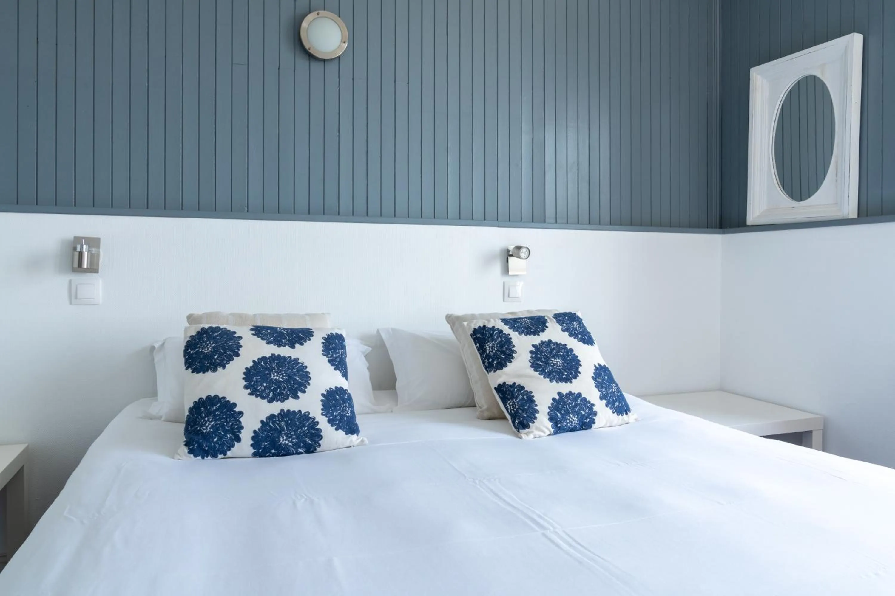 Bed in Hôtel Des Deux Mers