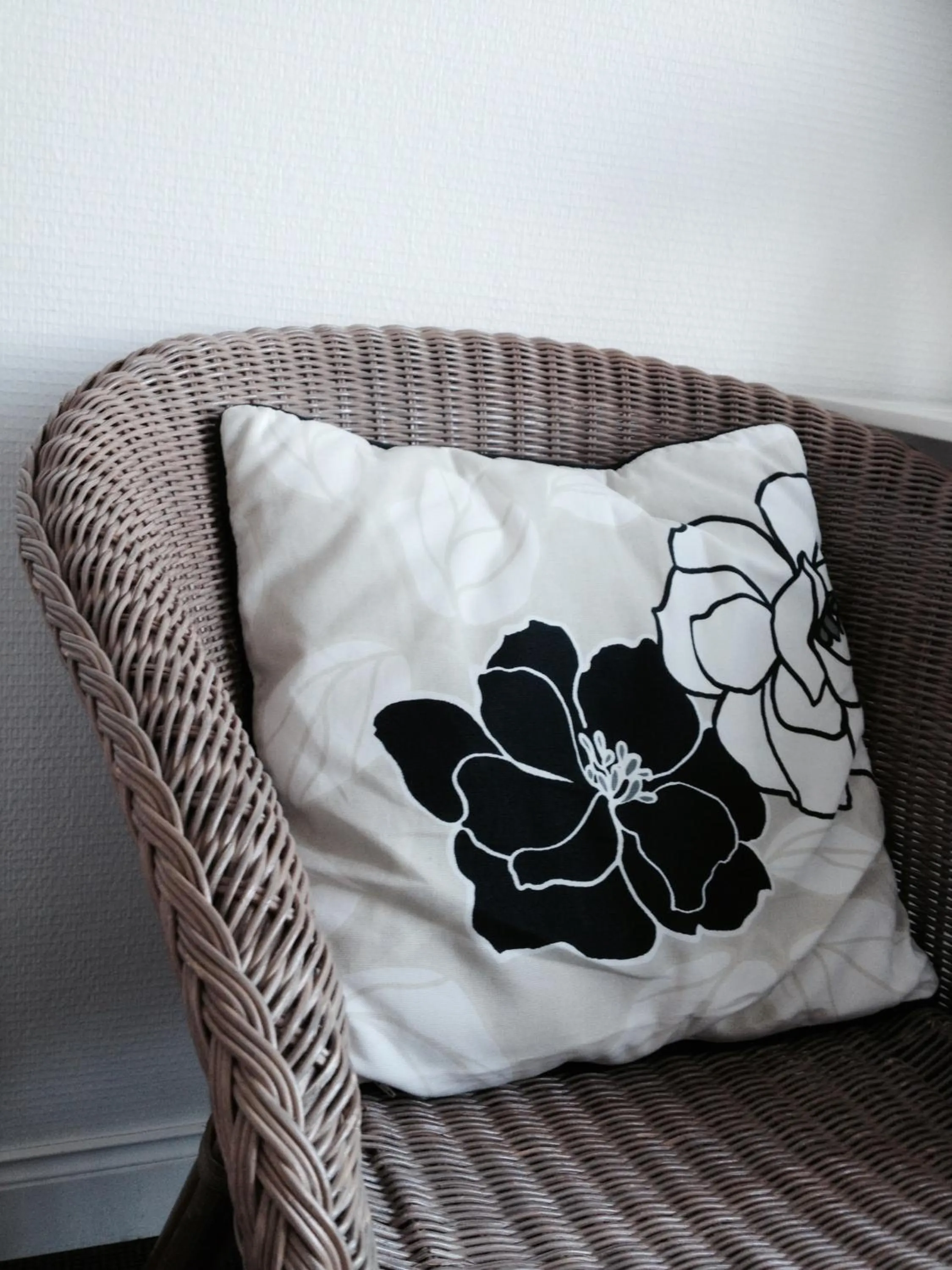 Bedroom in Hôtel Des Deux Mers