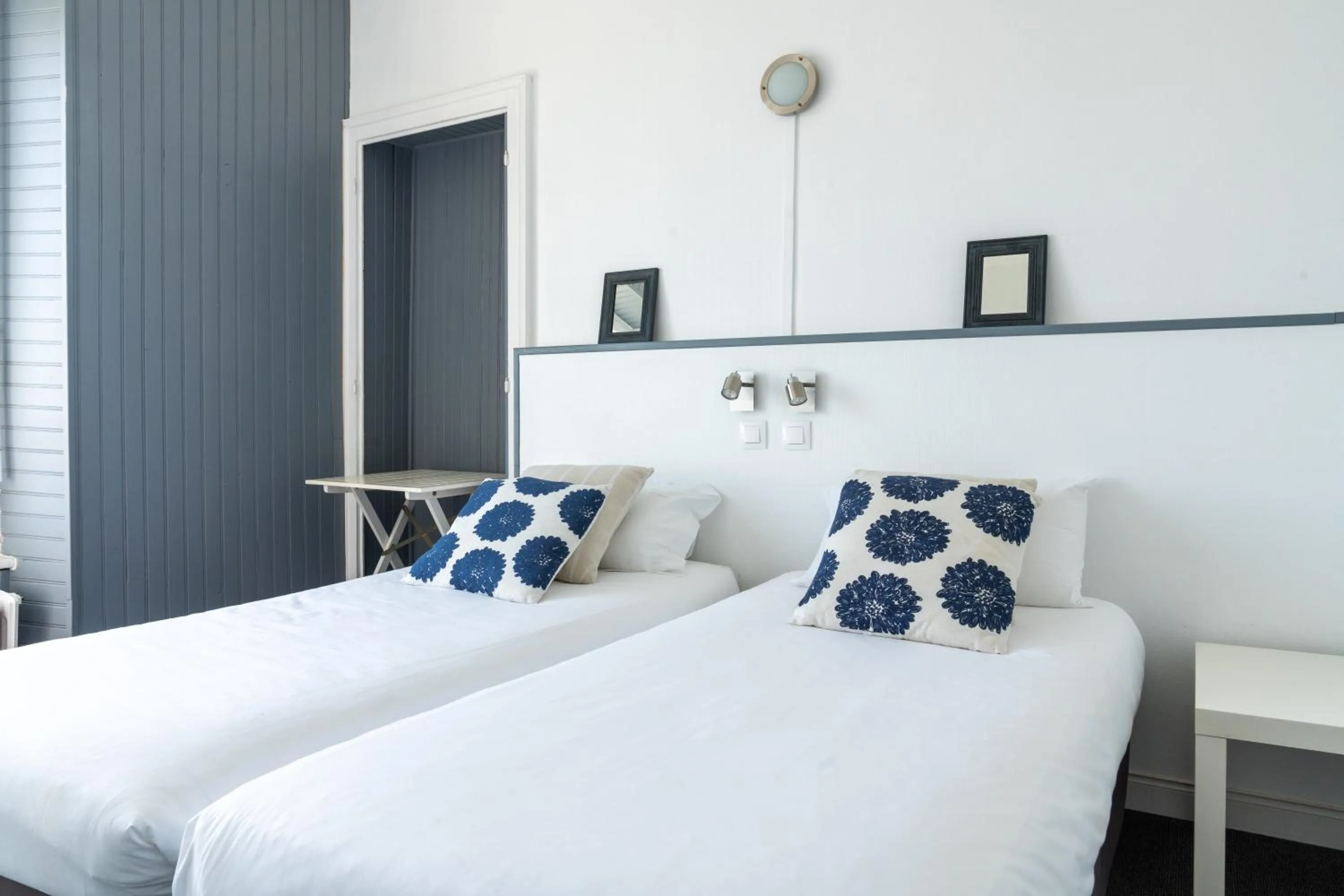 Bed in Hôtel Des Deux Mers