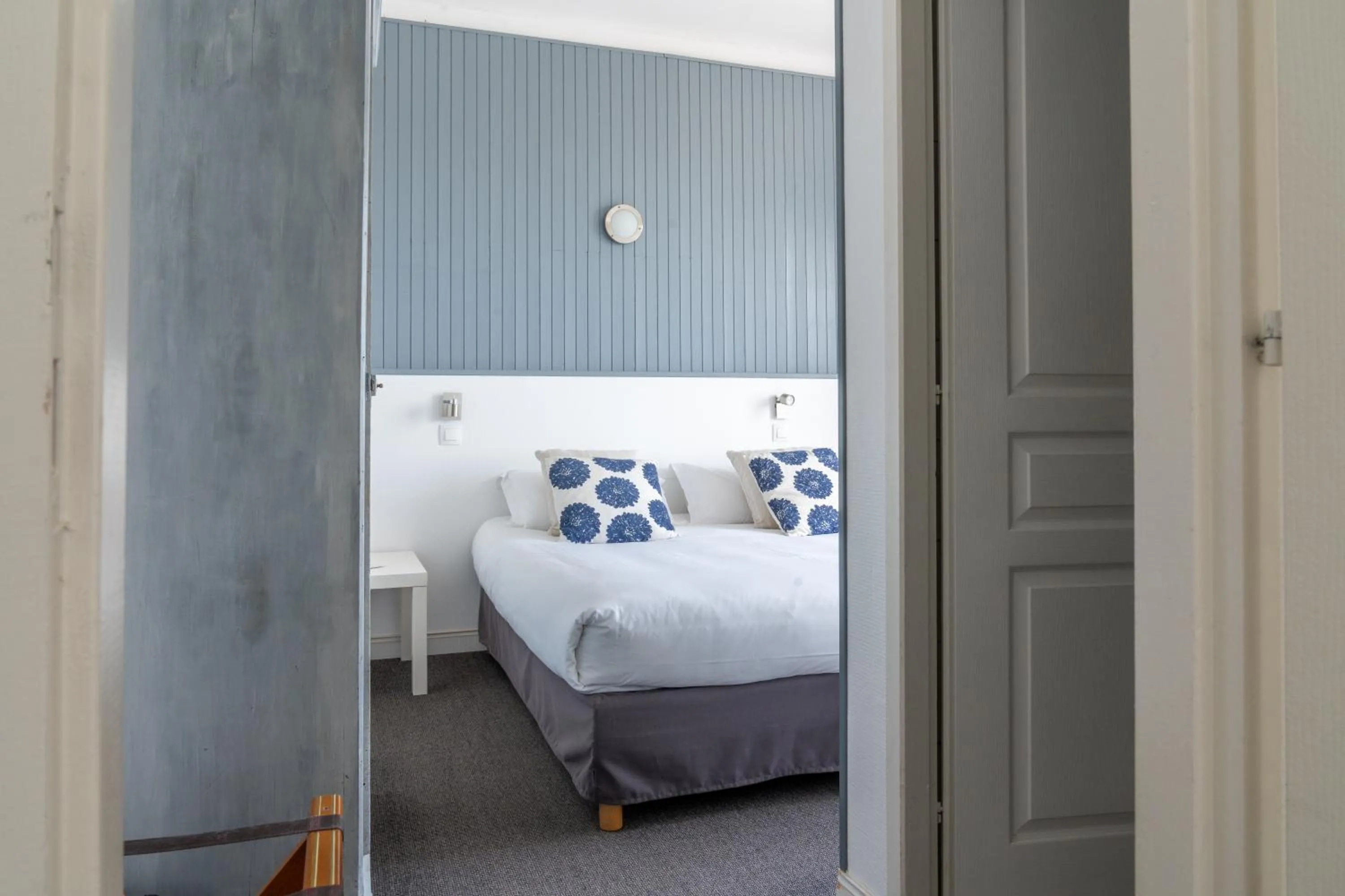 Bed in Hôtel Des Deux Mers