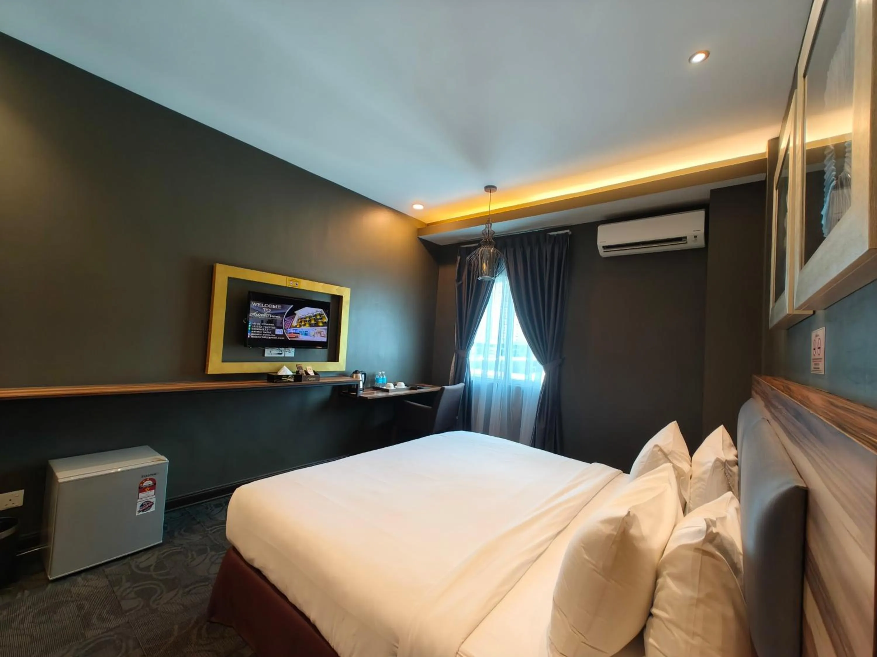 Bed in Asiatic Hotel
