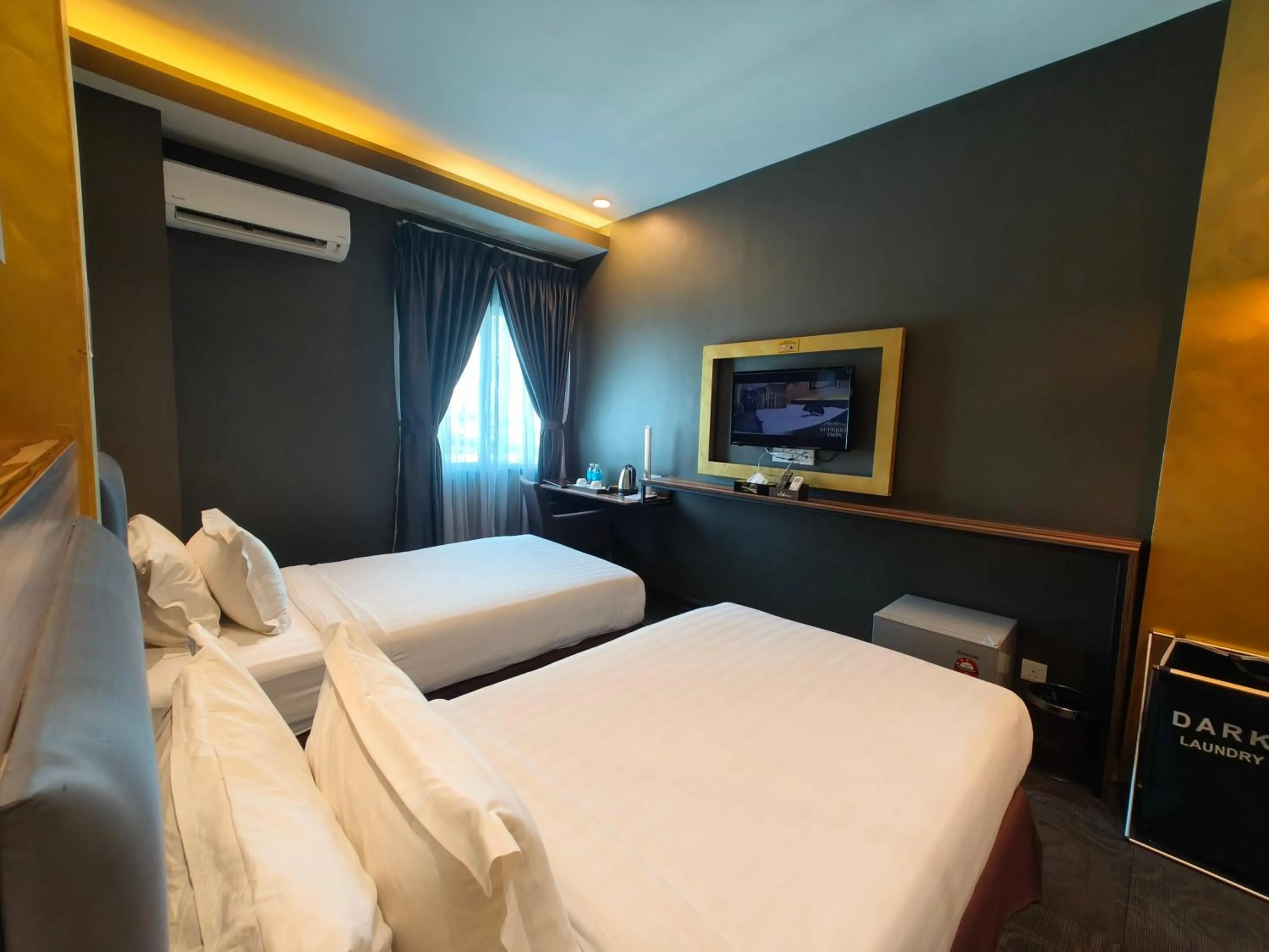 TV and multimedia, Bed in Asiatic Hotel