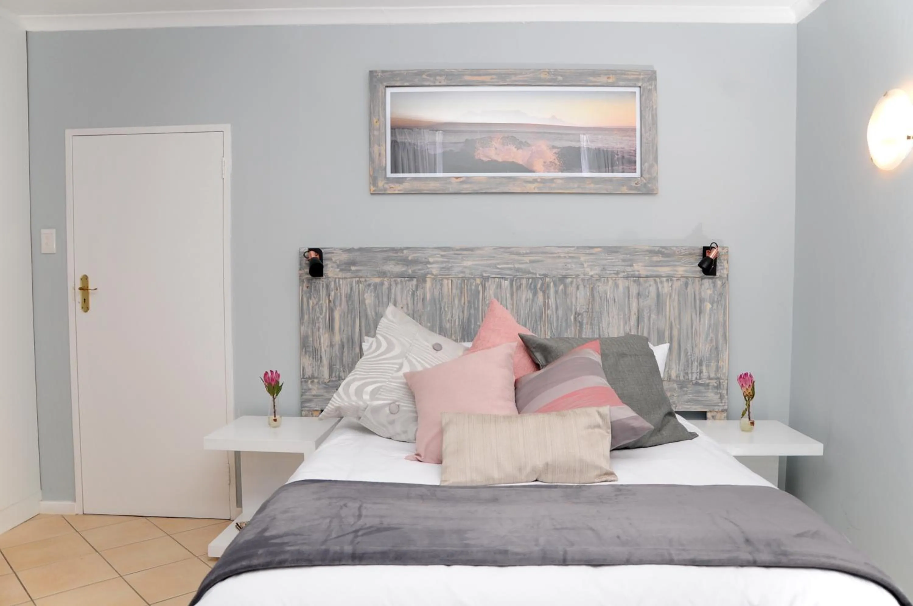 Bed in The Salt House Guest House in Hout Bay