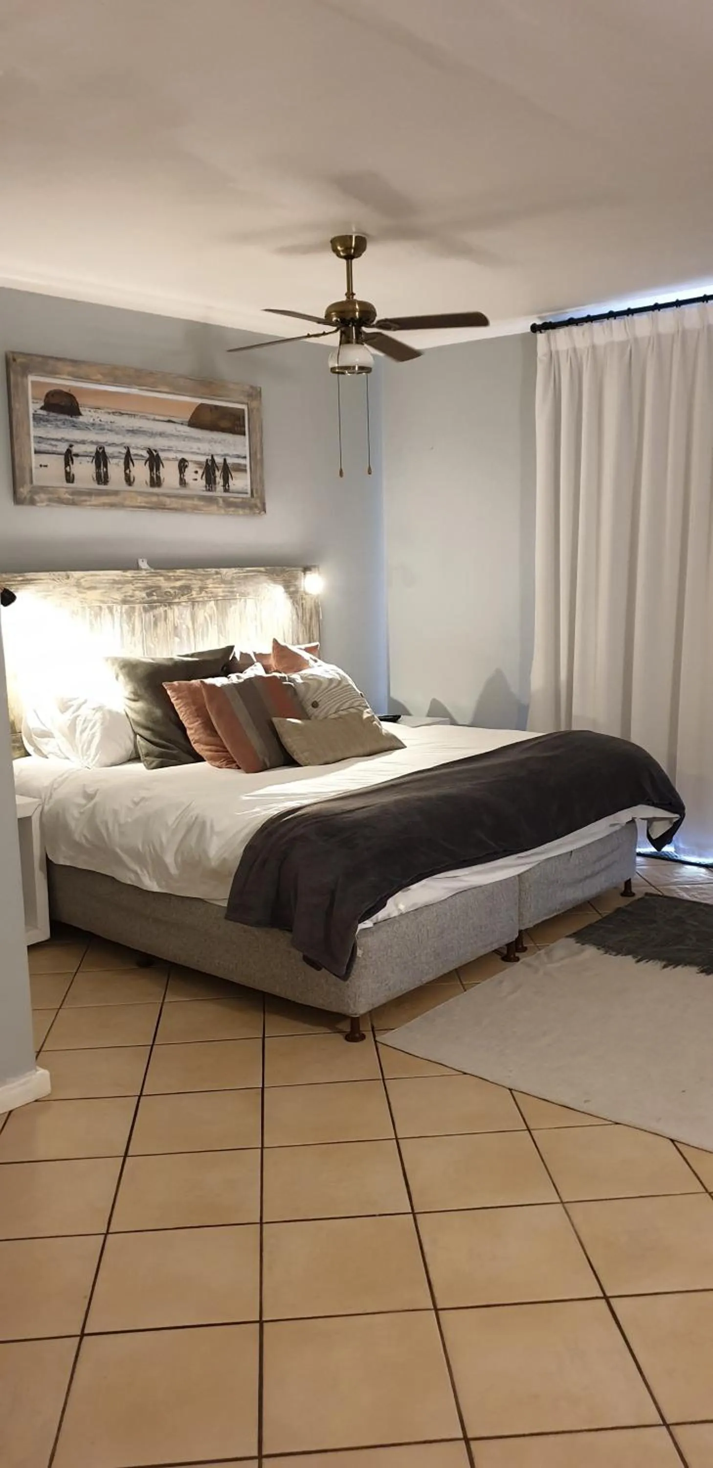 Bed in The Salt House Guest House in Hout Bay