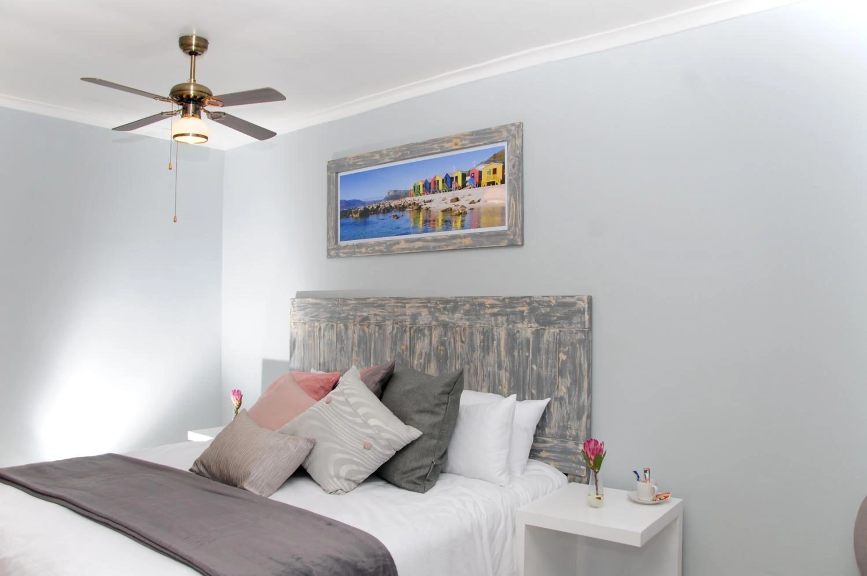 Bed in The Salt House Guest House in Hout Bay