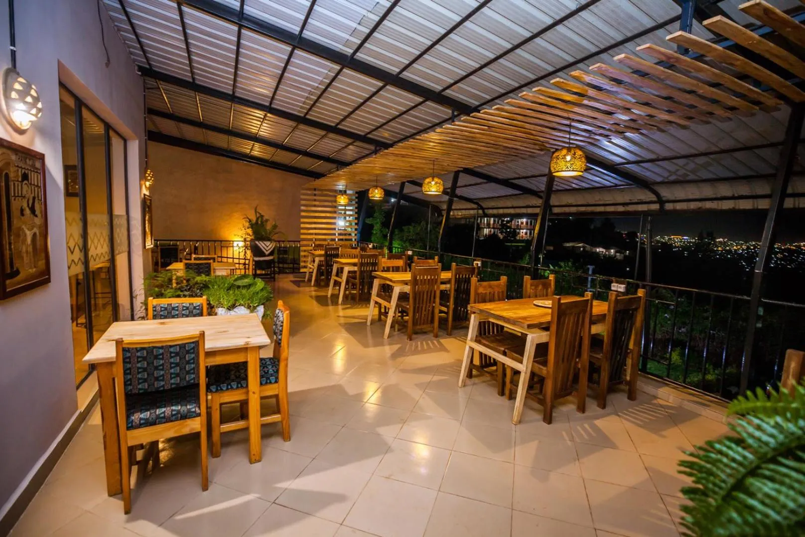 Restaurant/places to eat in Anthurium Residential Hotel