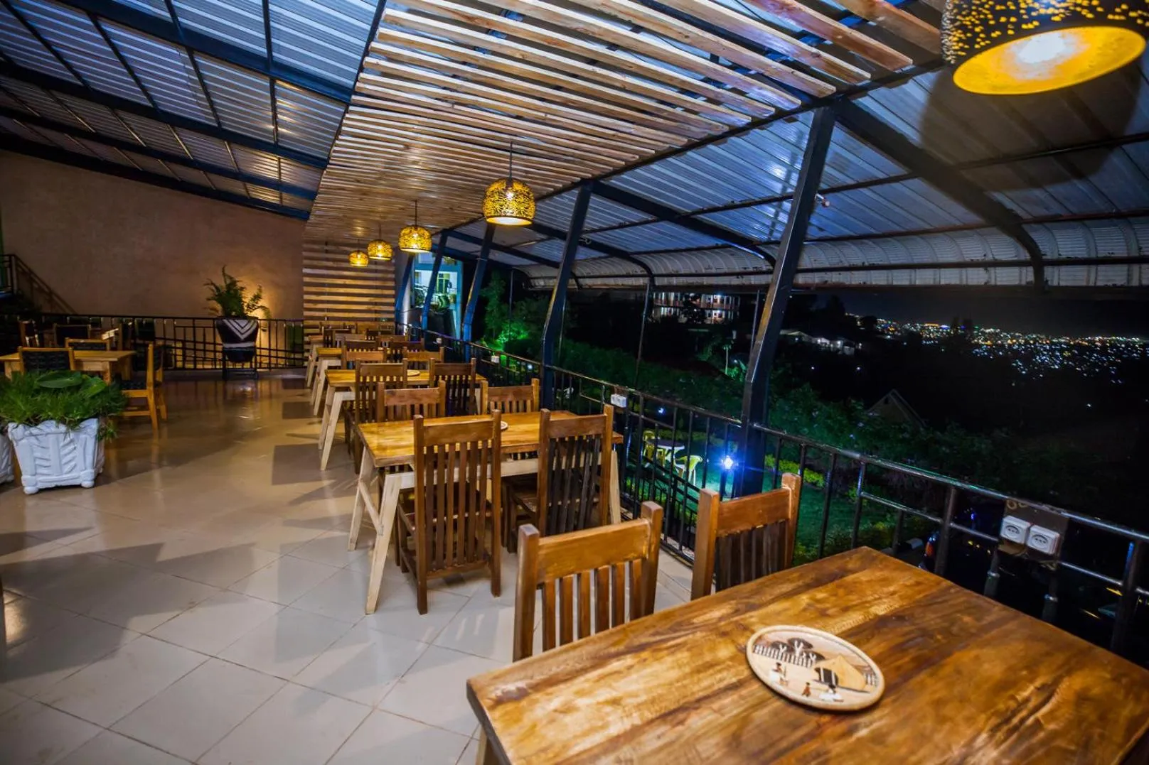 Restaurant/places to eat in Anthurium Residential Hotel