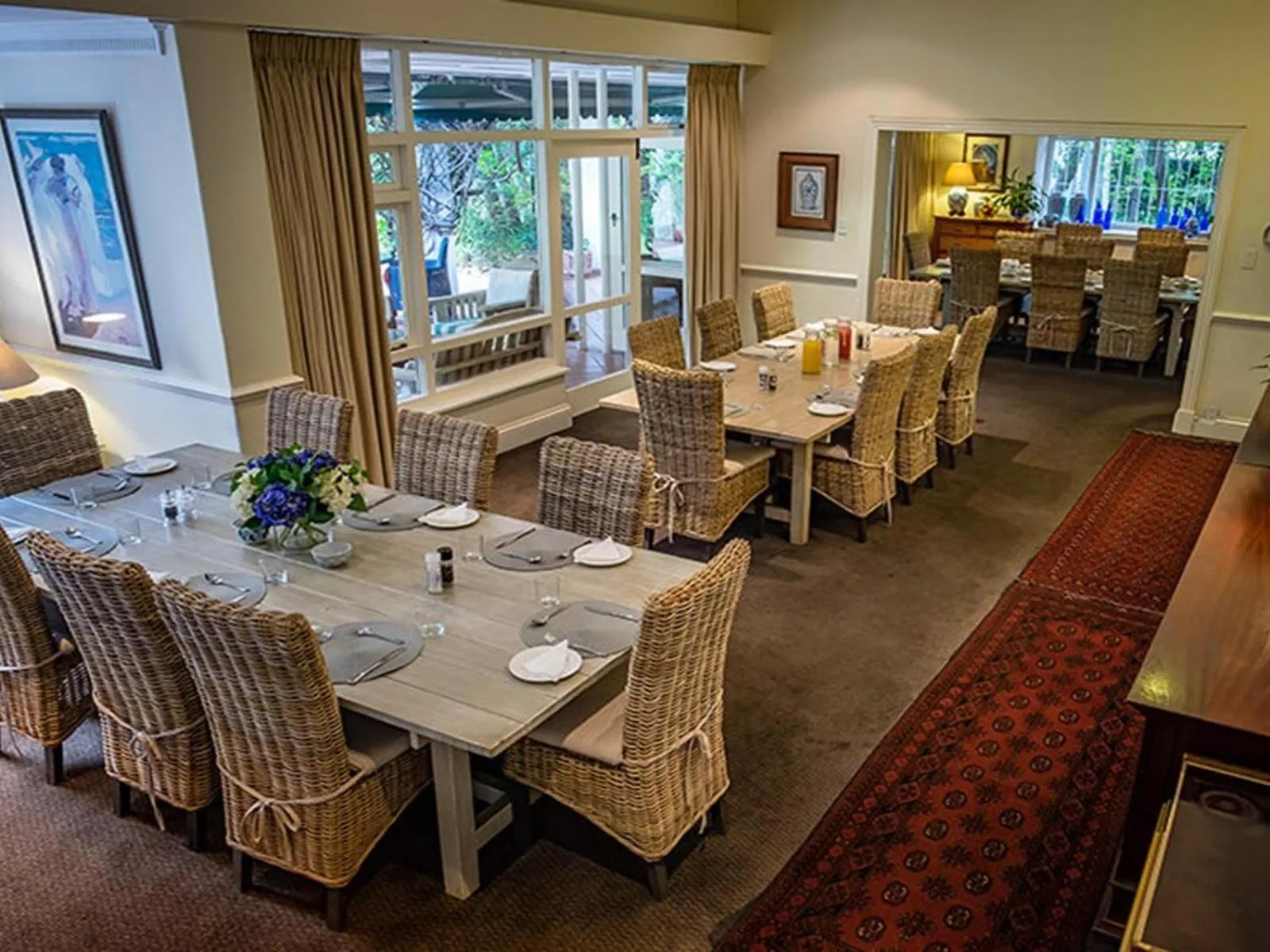 Restaurant/places to eat in Melrose Place Boutique Hotel