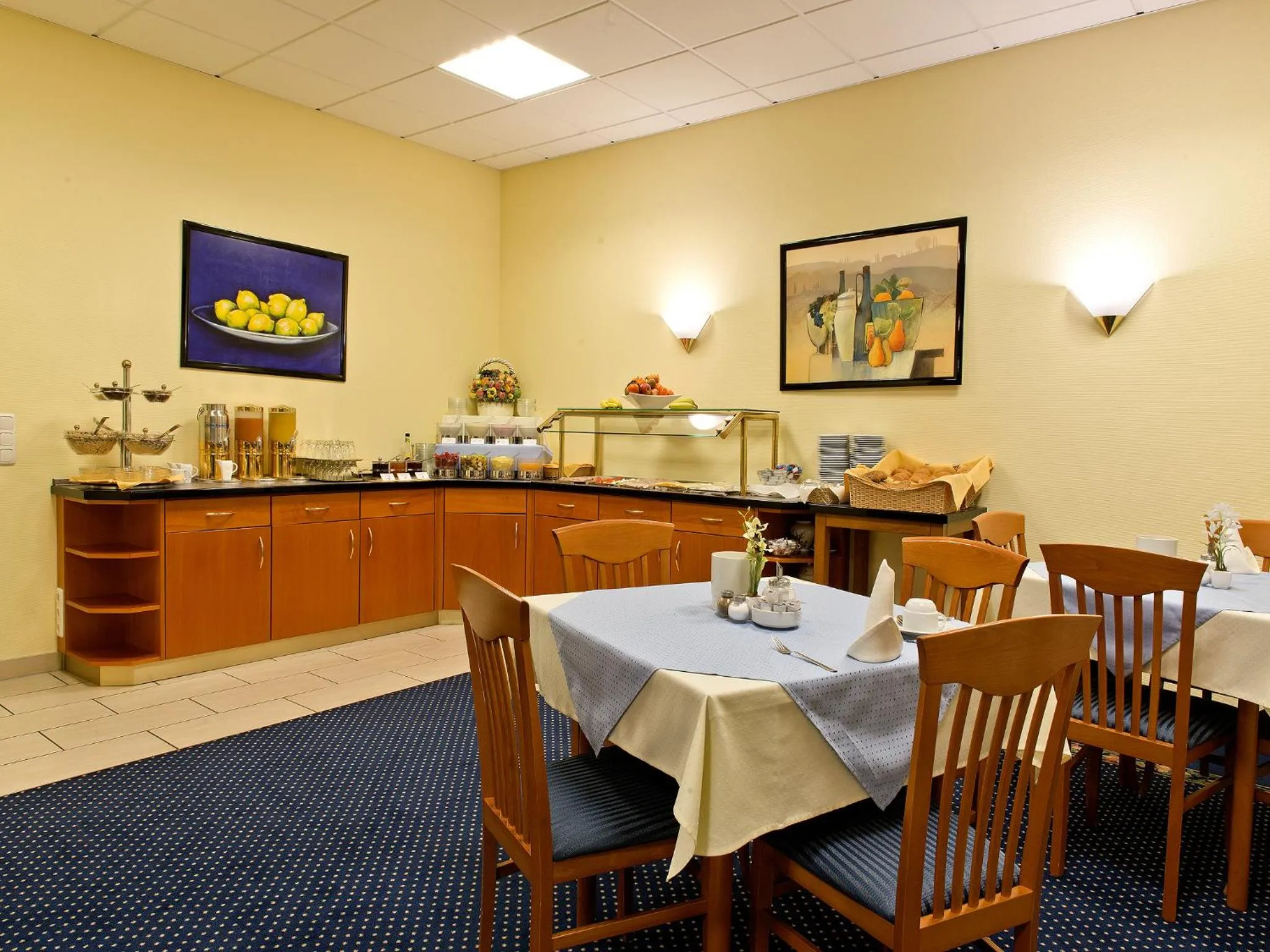 Restaurant/places to eat in Panorama Hotel