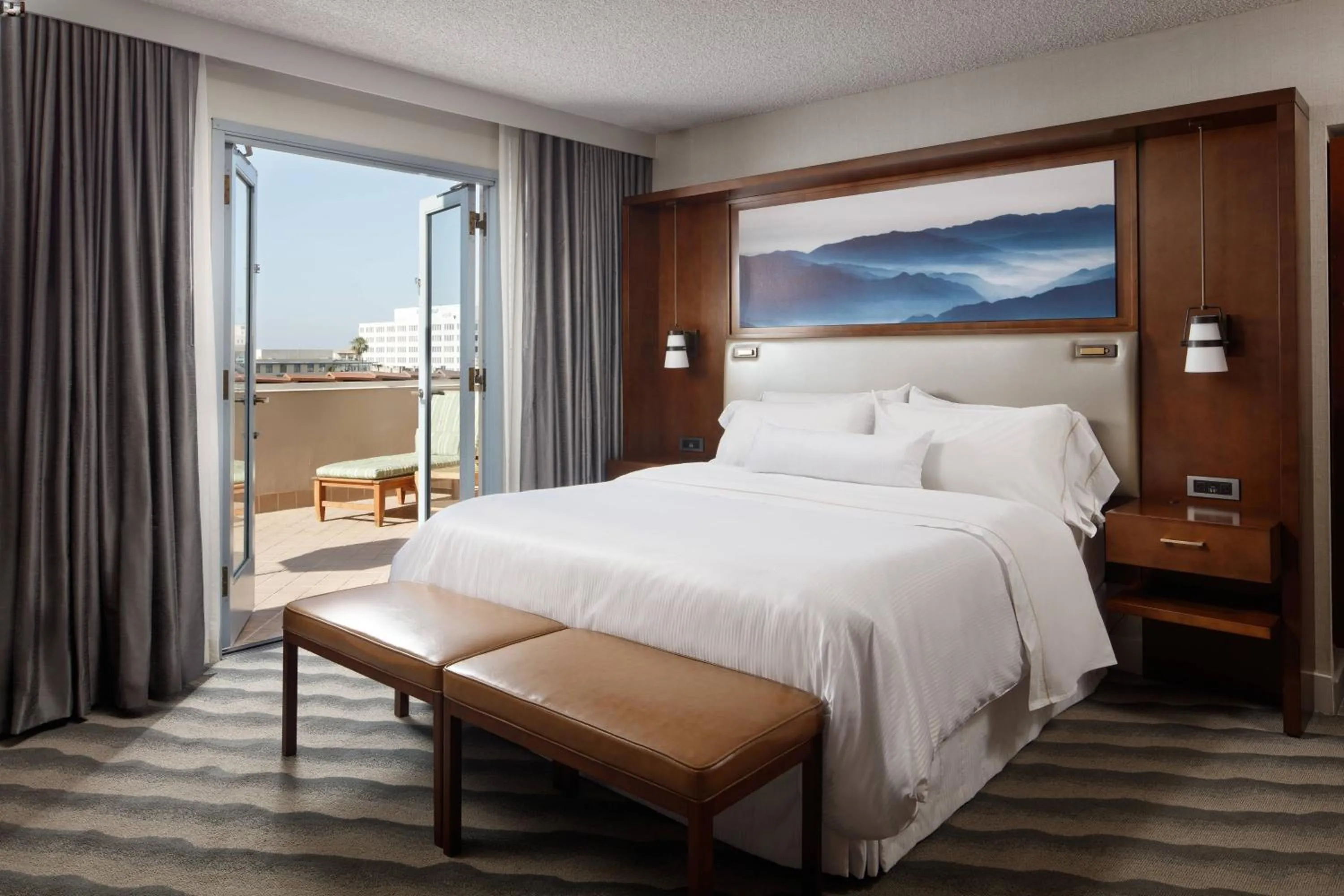 Photo of the whole room, Bed in The Westin Pasadena