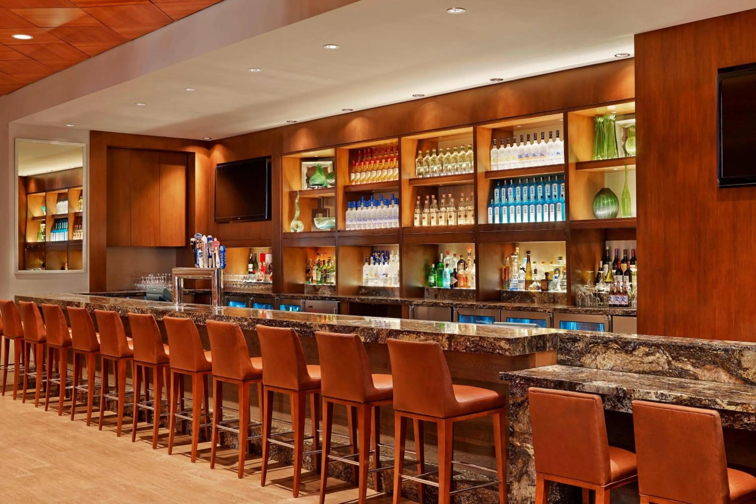 Lounge or bar in The Westin Pasadena