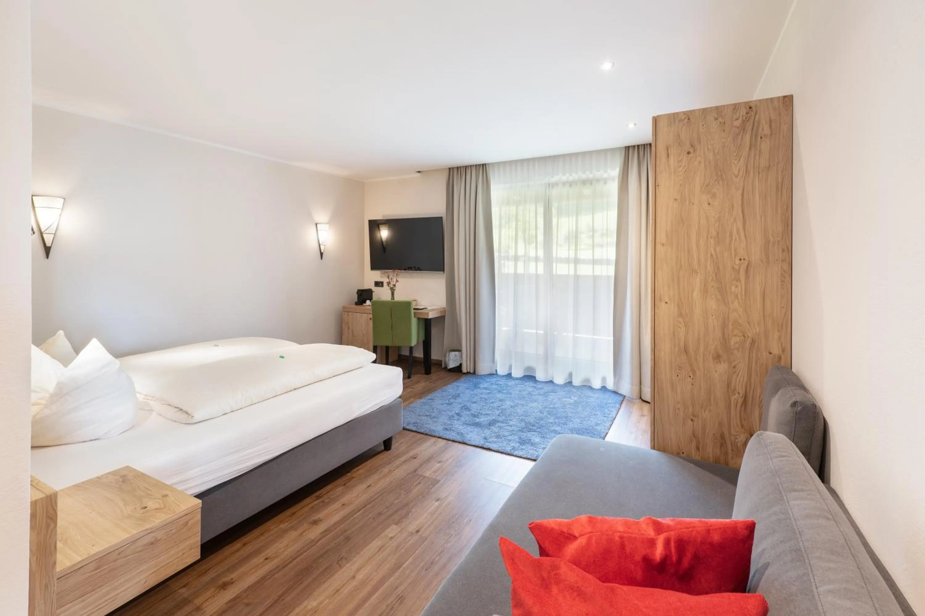 Photo of the whole room, Bed in Golf- und Sporthotel Moarhof