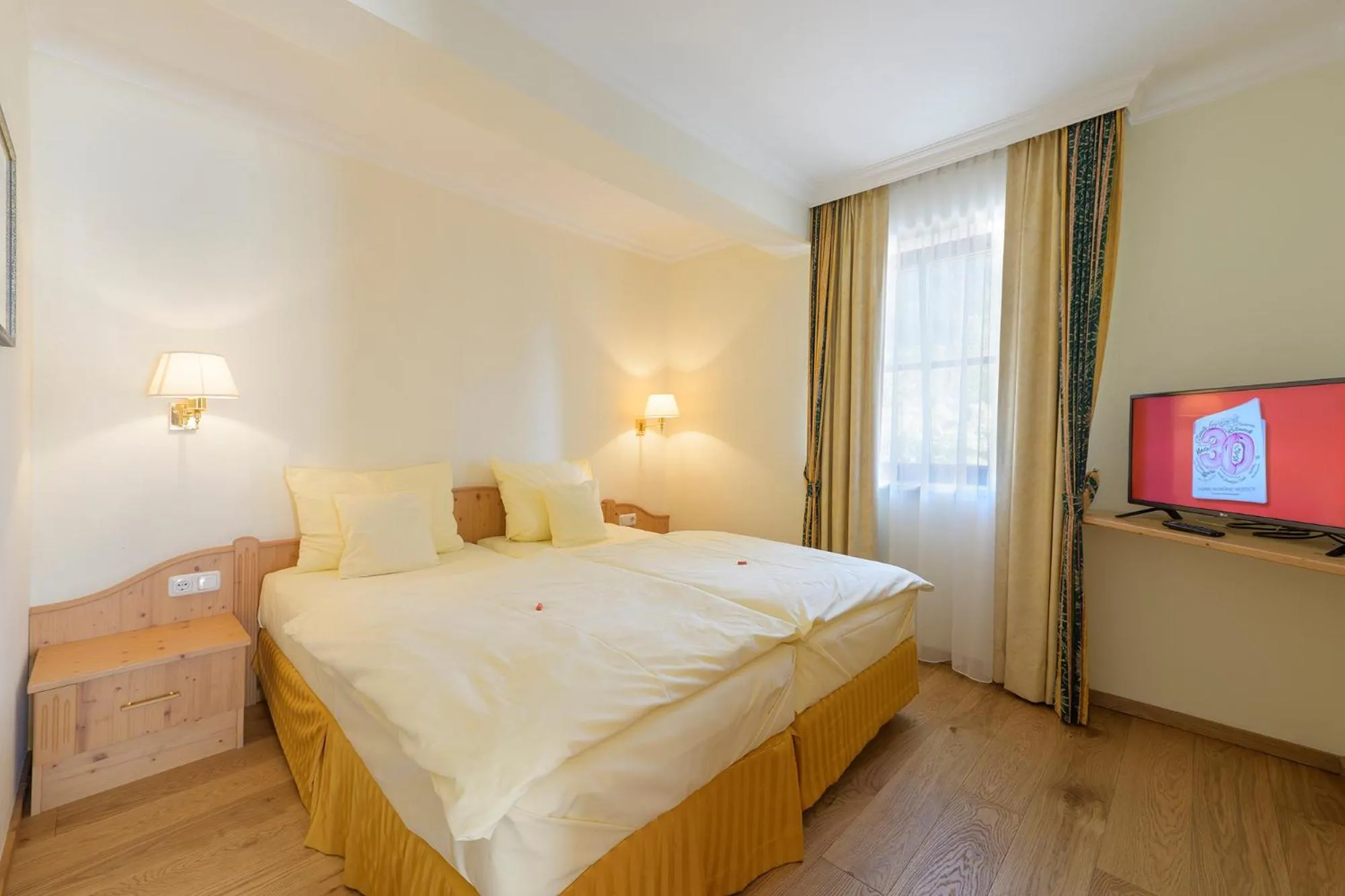 Photo of the whole room, Bed in Golf- und Sporthotel Moarhof