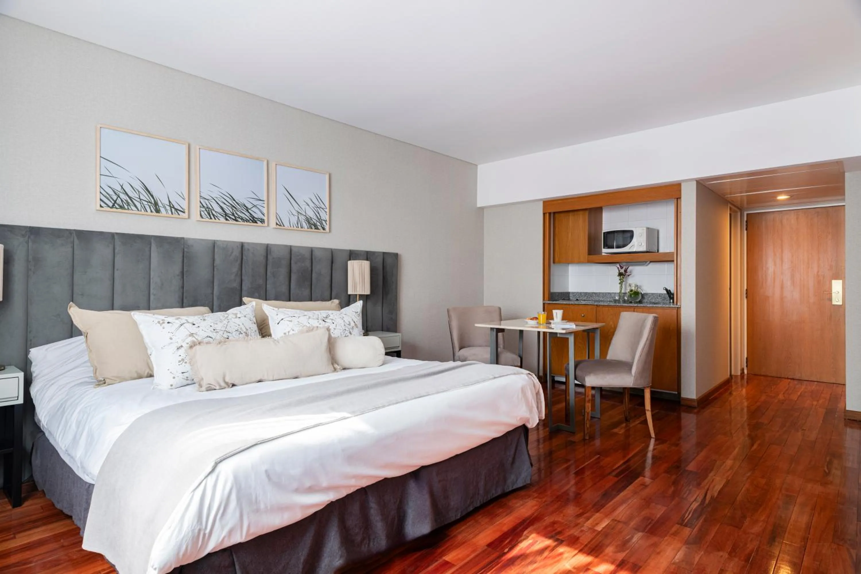 Bed in Argenta Tower Hotel & Suites