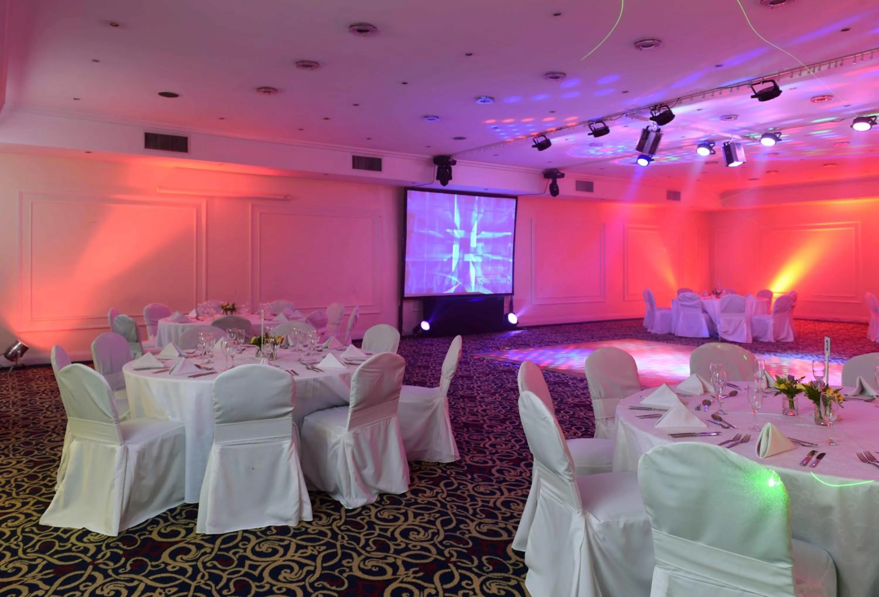 Banquet/Function facilities in Argenta Tower Hotel & Suites