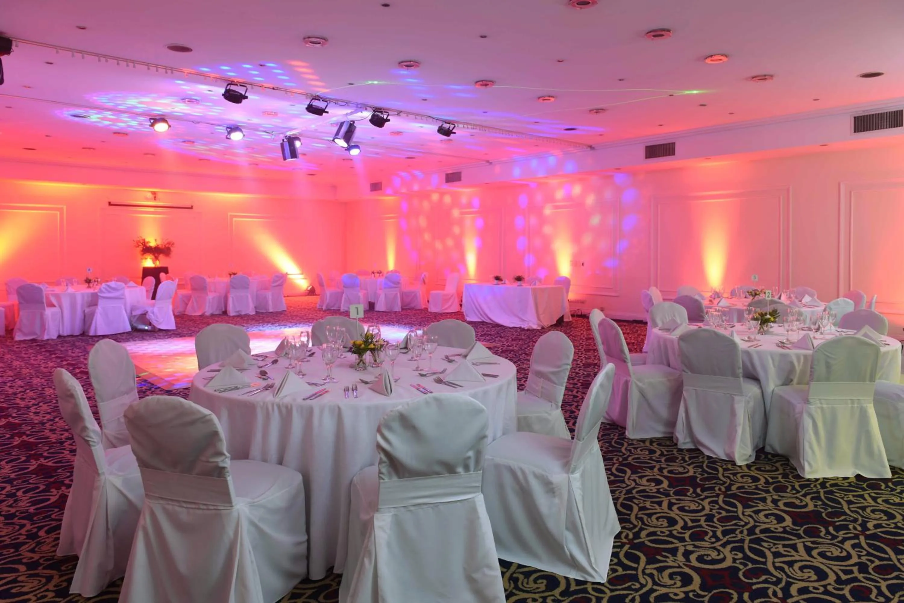 Banquet/Function facilities in Argenta Tower Hotel & Suites