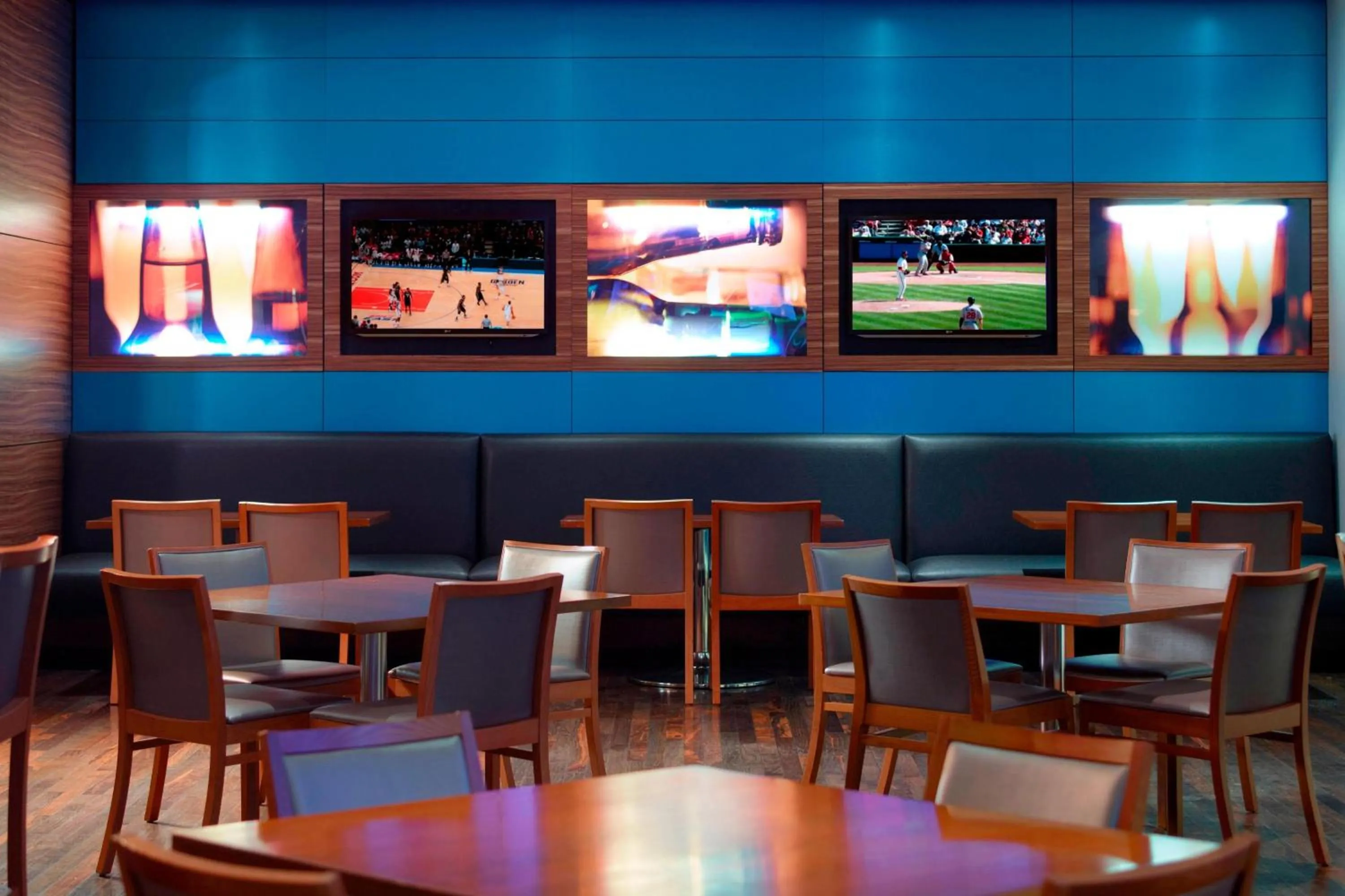 Restaurant/places to eat in Atlanta Marriott Marquis