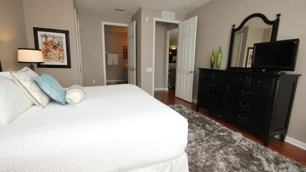 Bedroom, Bed in Cayview Condo #231536