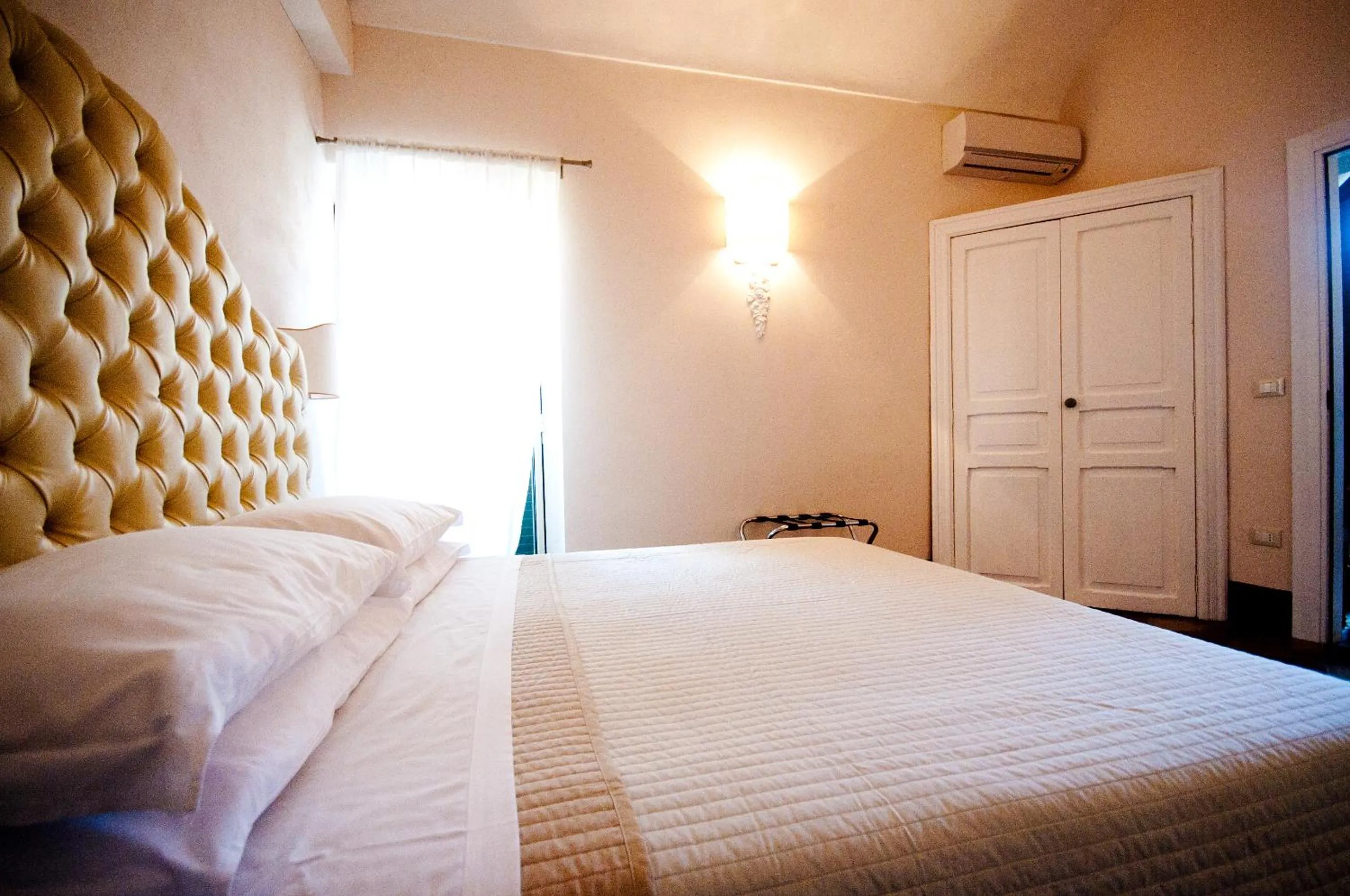 Photo of the whole room, Bed in Sveva rooms