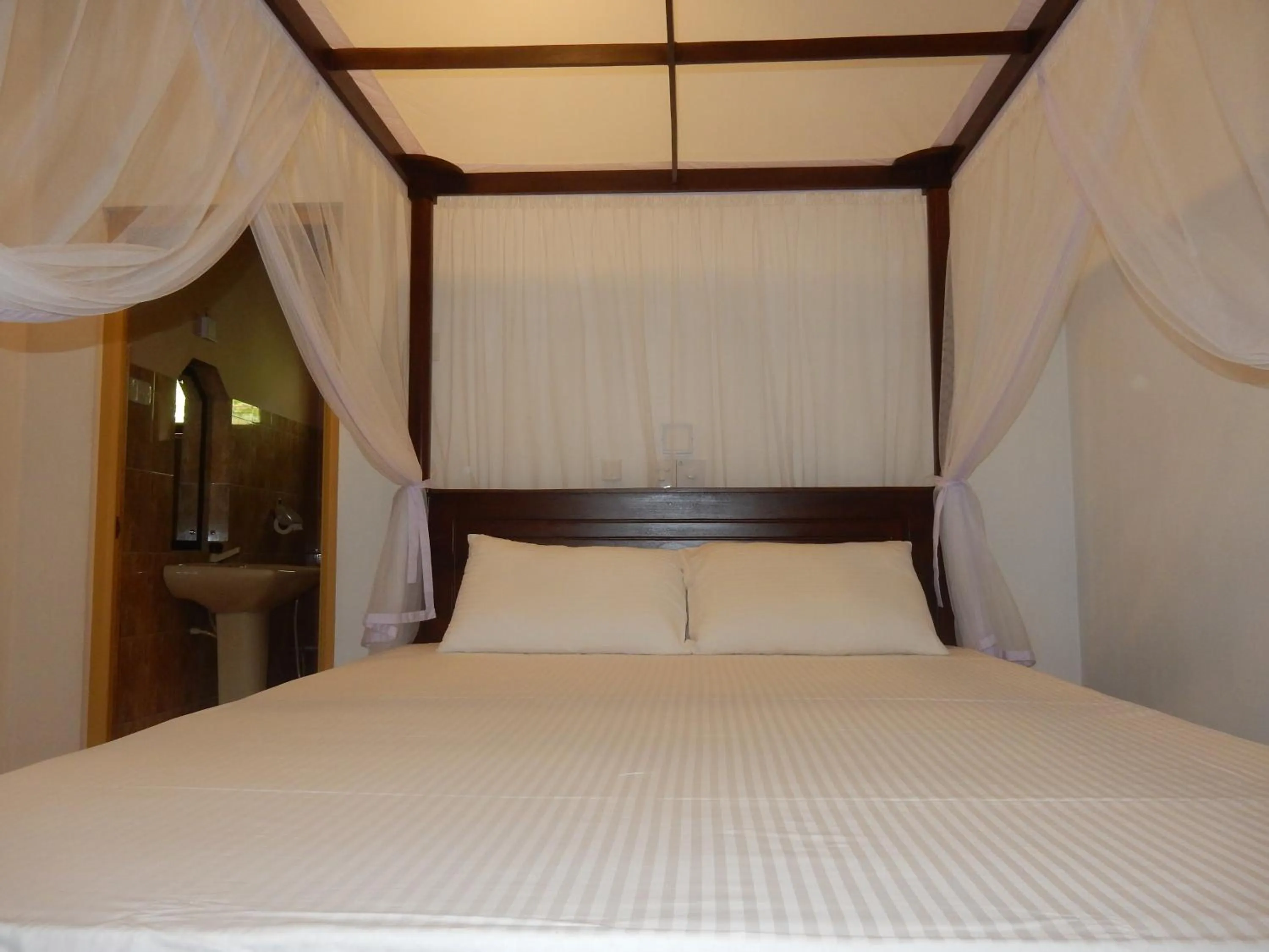 Bedroom, Bed in Sisanda Residence