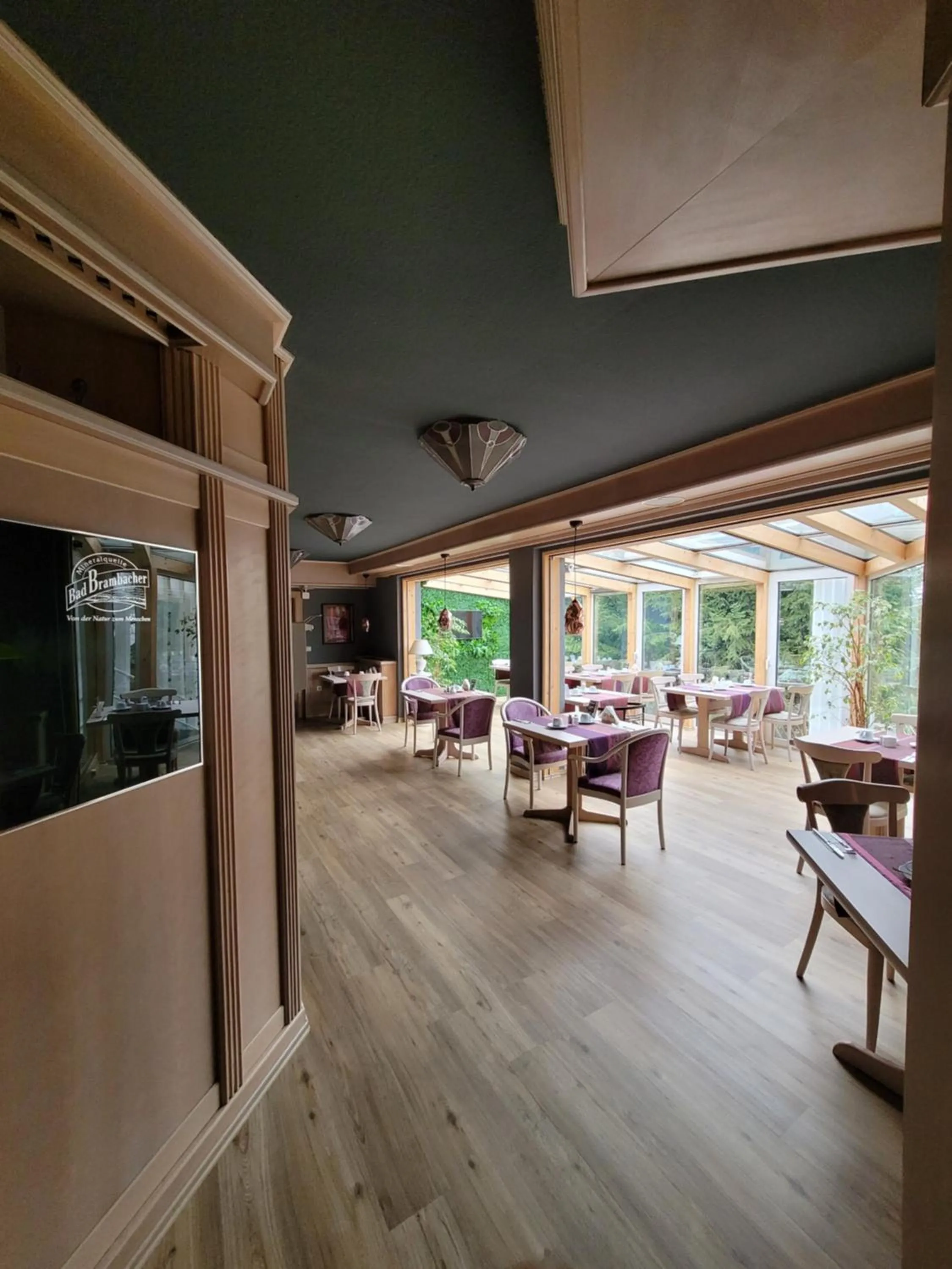 Restaurant/places to eat in Ambiente Hotel garni