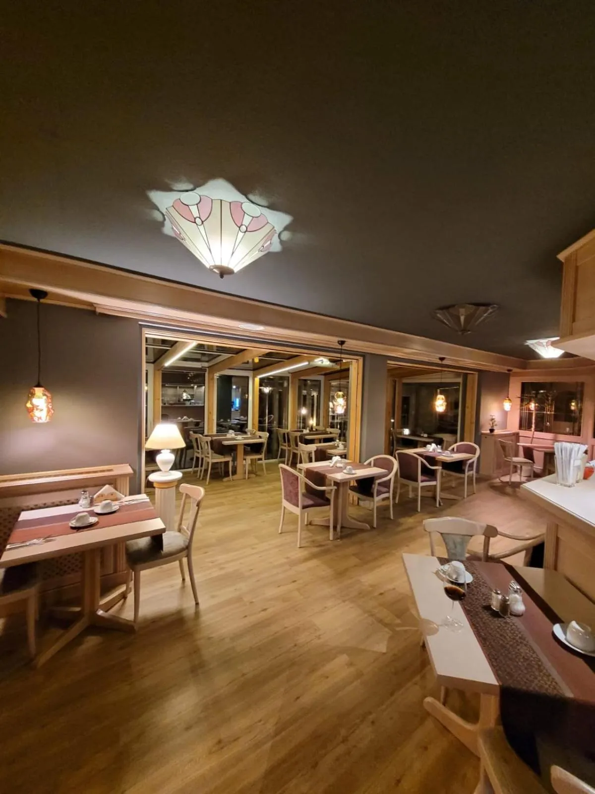 Restaurant/places to eat in Ambiente Hotel garni