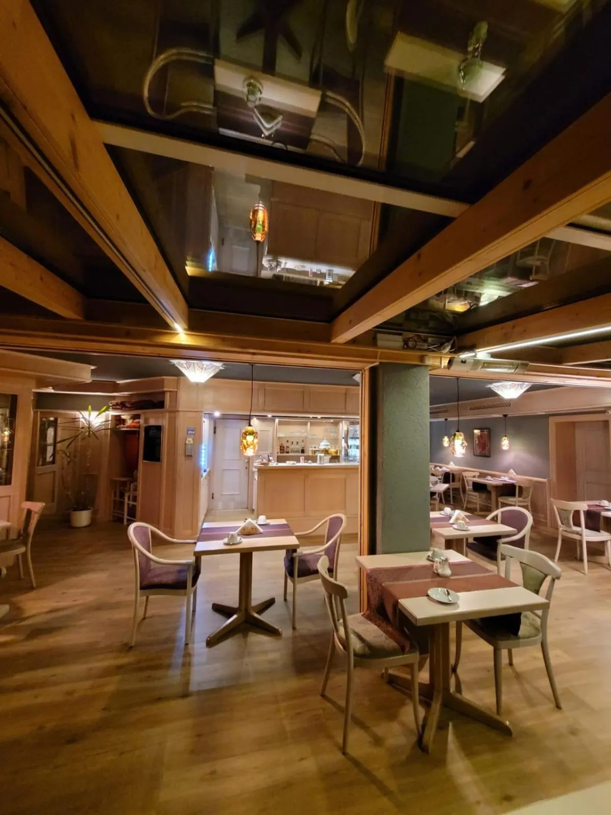 Restaurant/places to eat in Ambiente Hotel garni