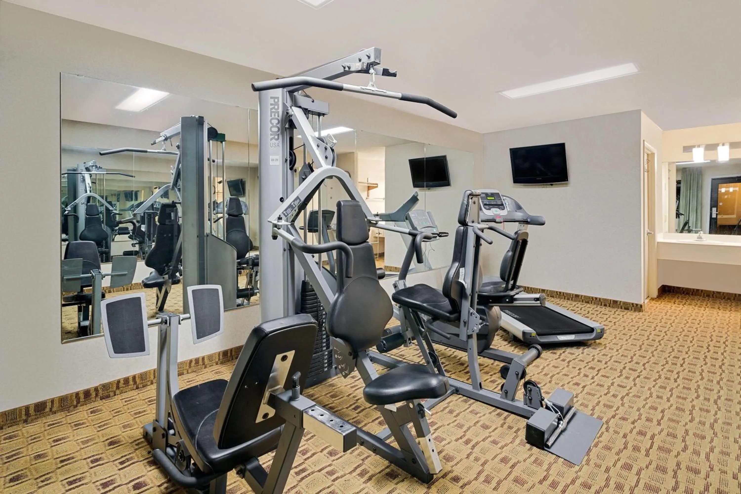 Fitness centre/facilities in Super 8 by Wyndham Hermitage Nashville
