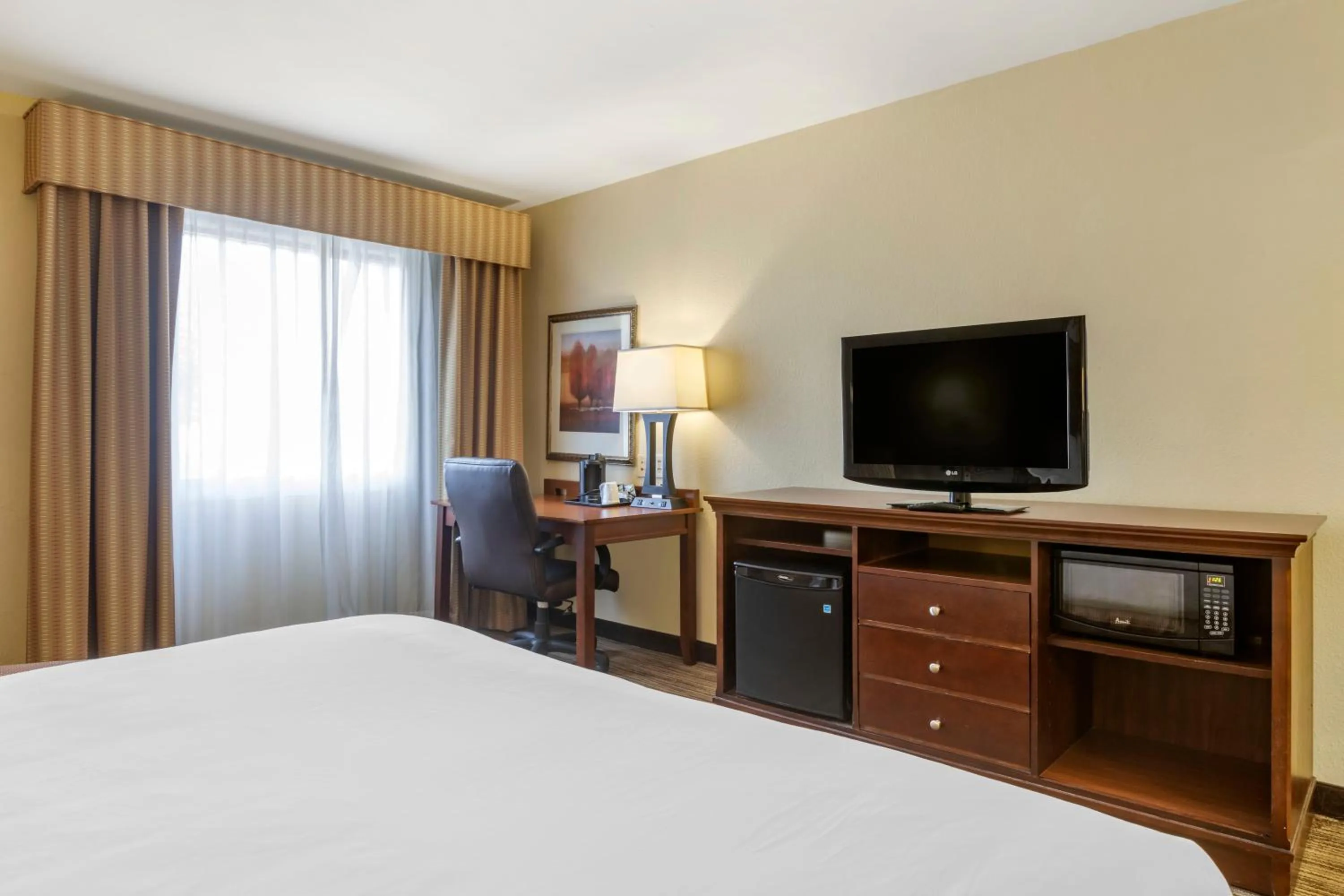 Bed in Country Inn & Suites by Radisson, Atlanta Downtown
