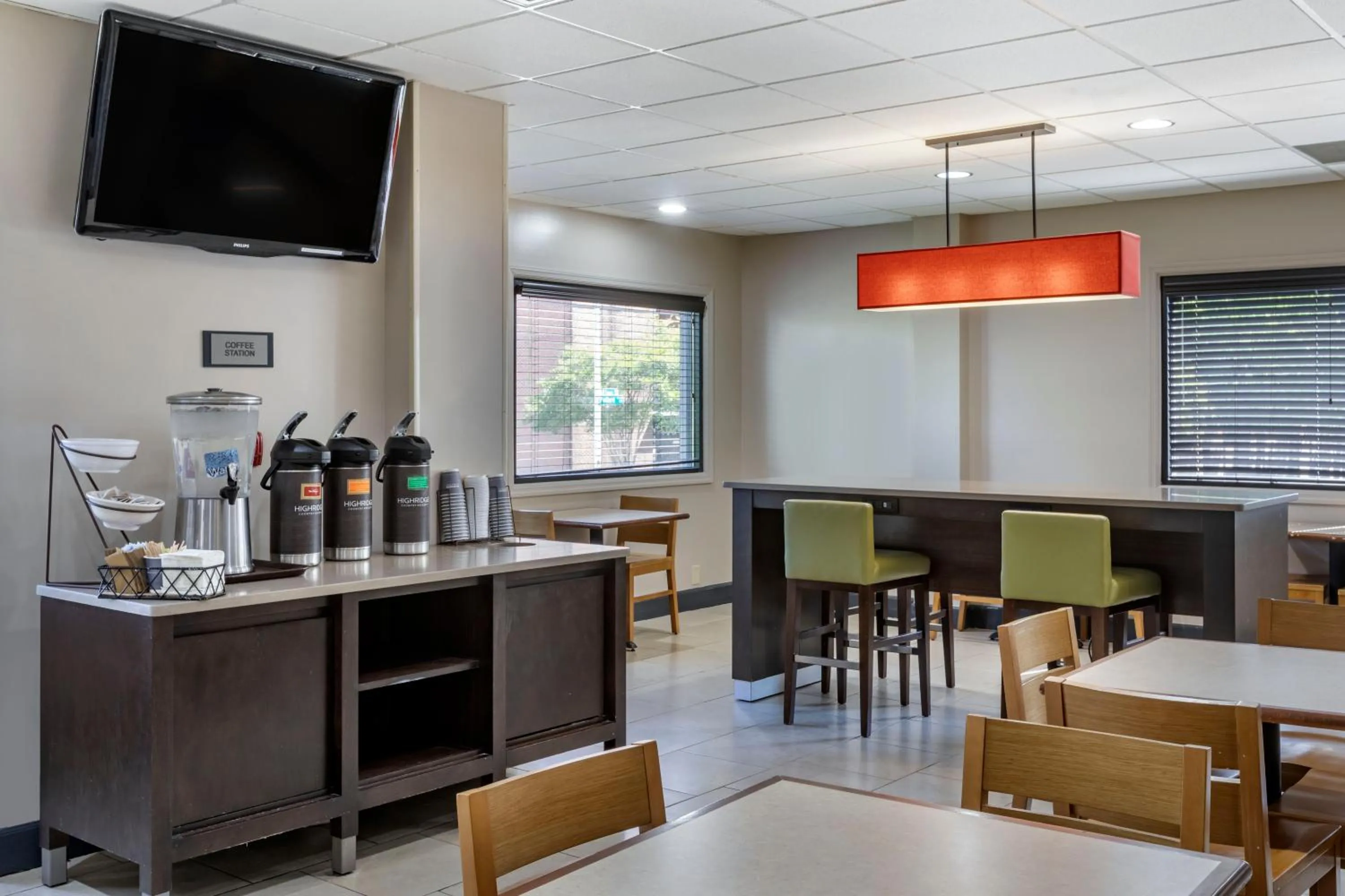 Coffee/tea facilities in Country Inn & Suites by Radisson, Atlanta Downtown