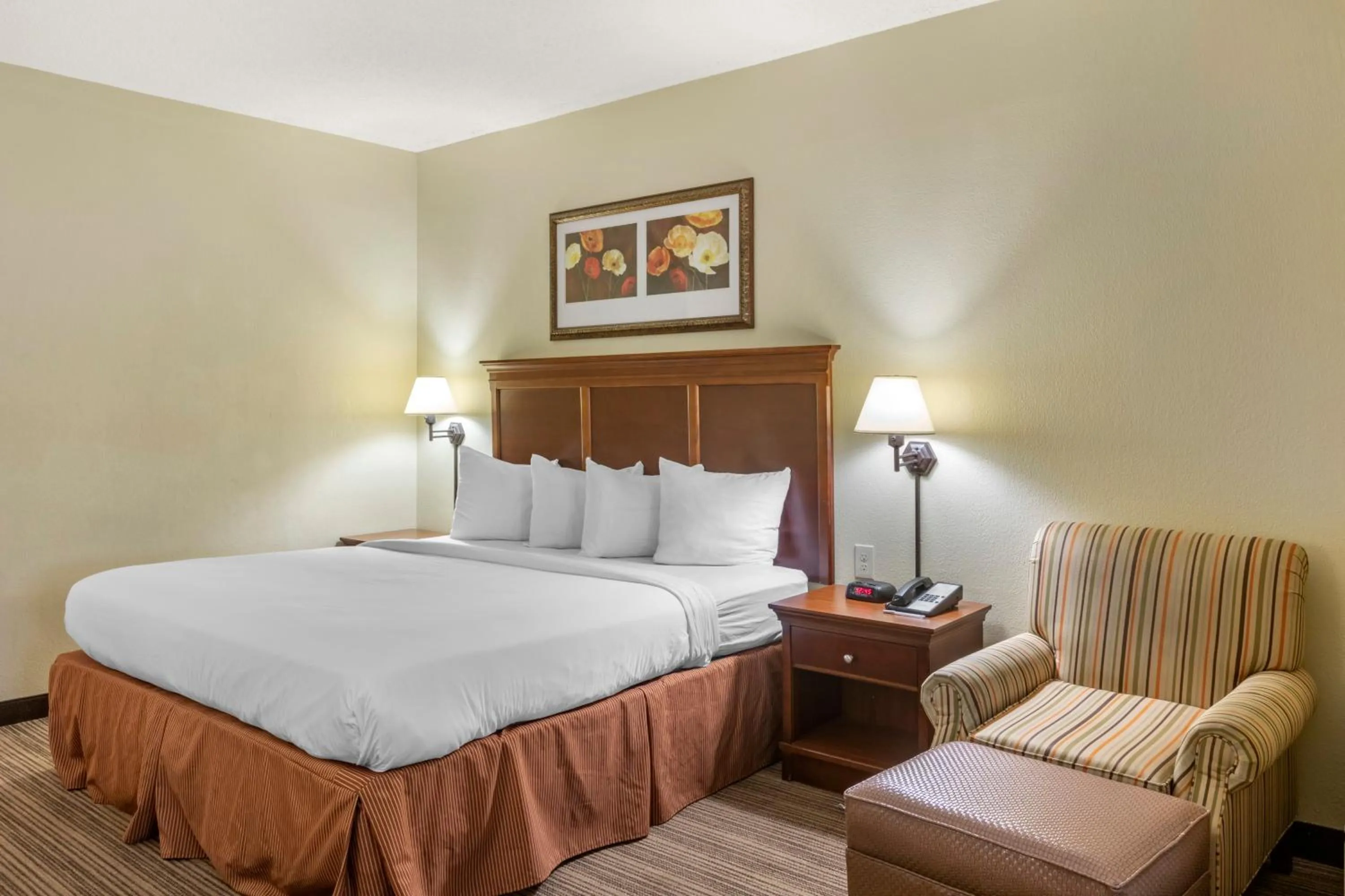 Bed in Country Inn & Suites by Radisson, Atlanta Downtown
