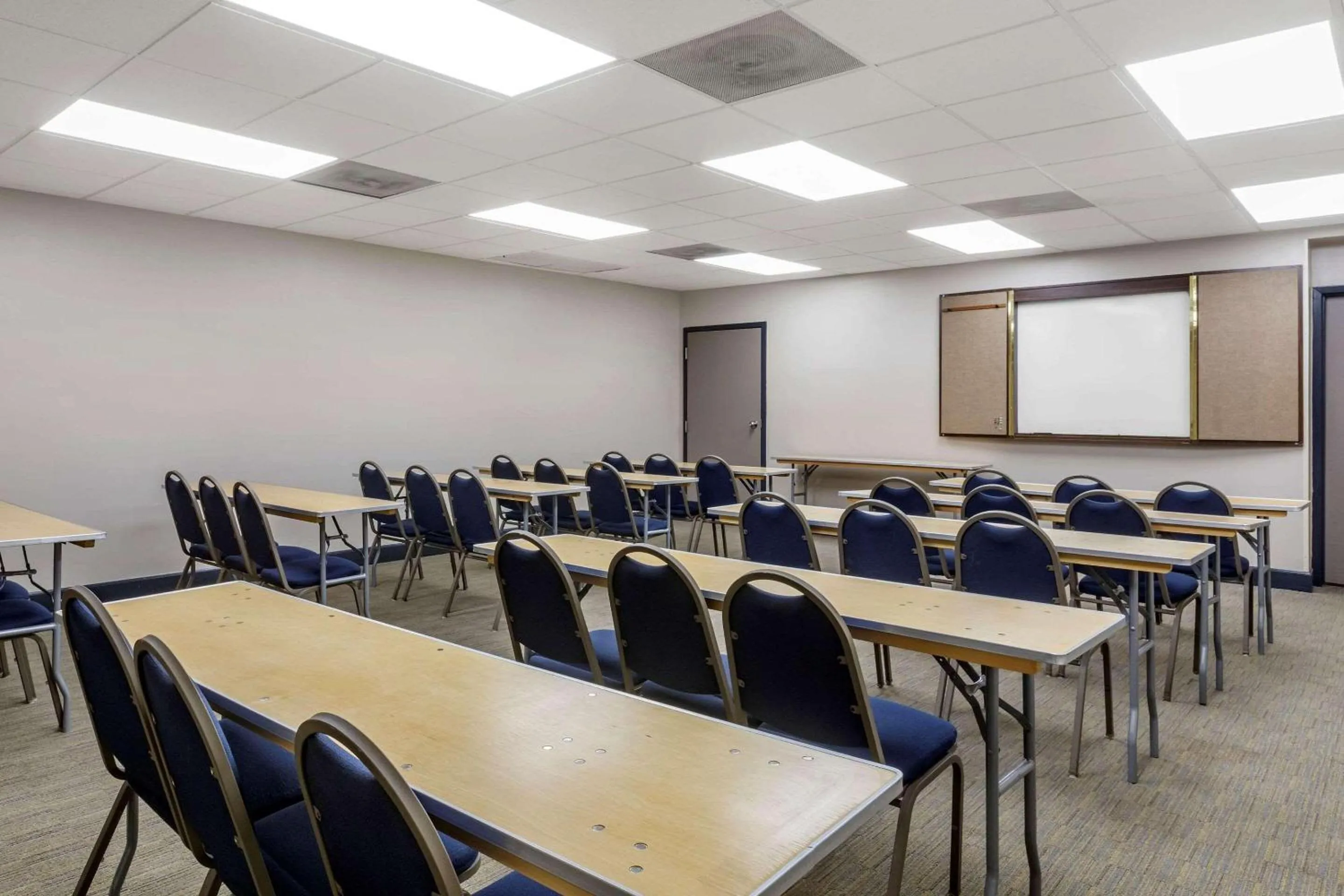 Meeting/conference room in Country Inn & Suites by Radisson, Atlanta Downtown