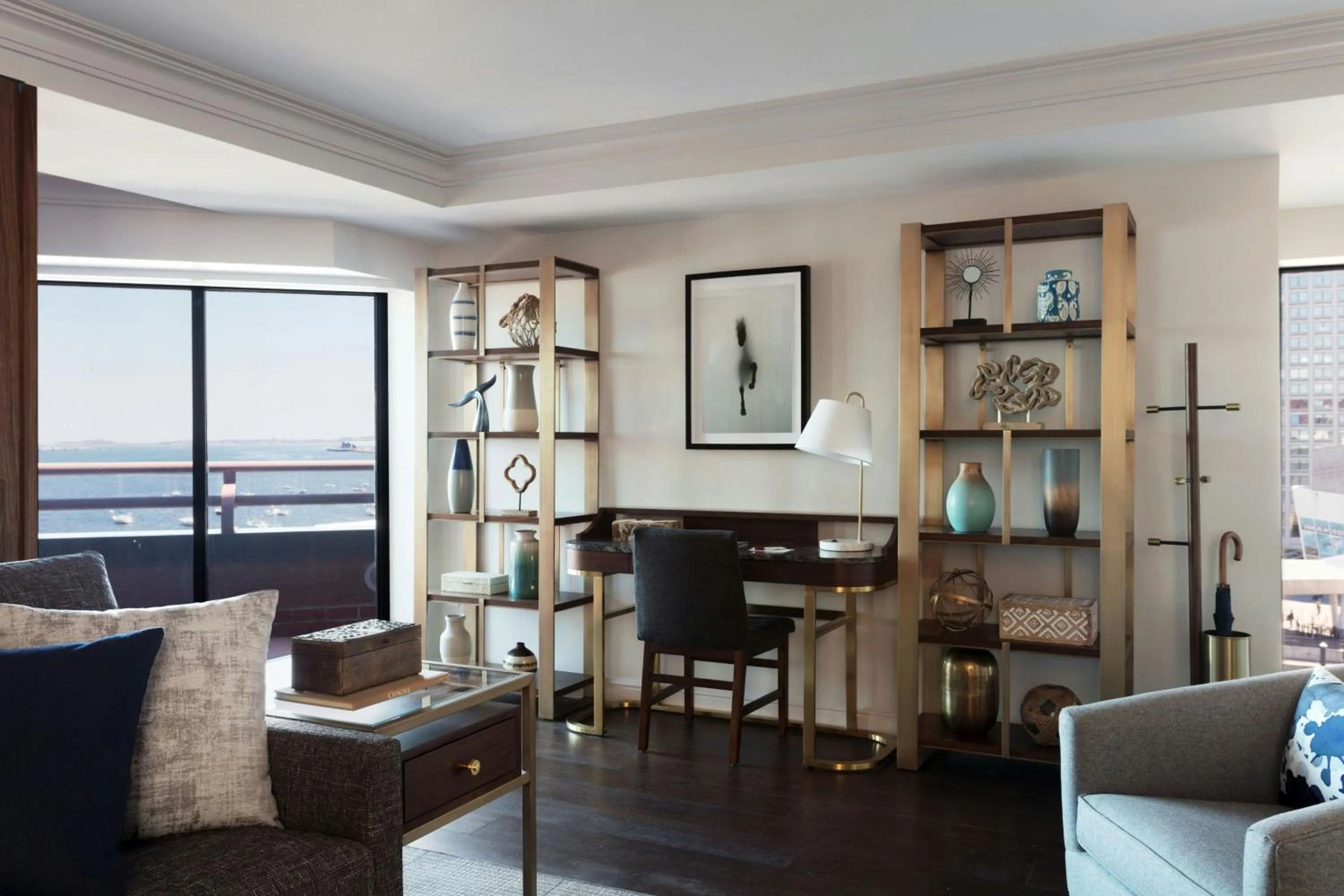 Living room in Boston Marriott Long Wharf