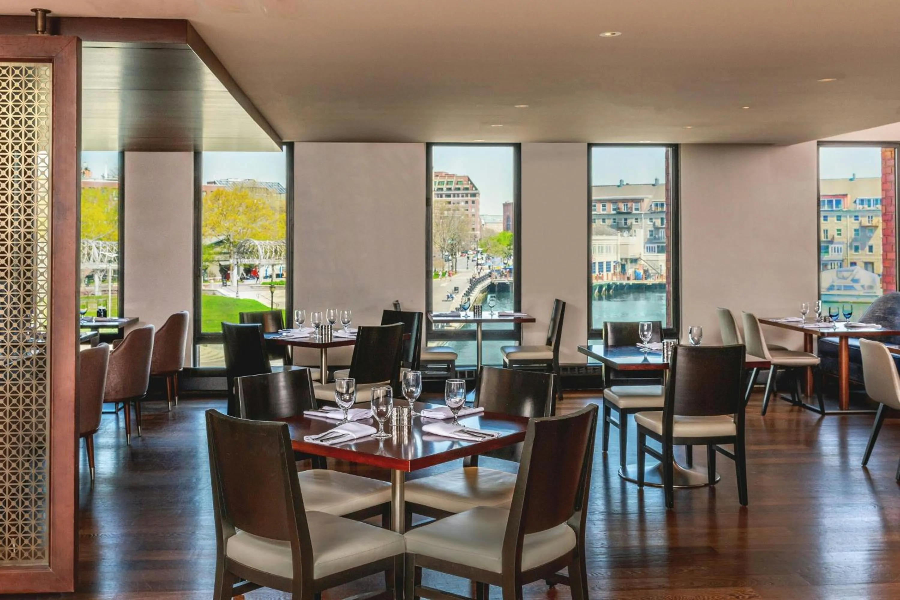 Lounge or bar in Boston Marriott Long Wharf