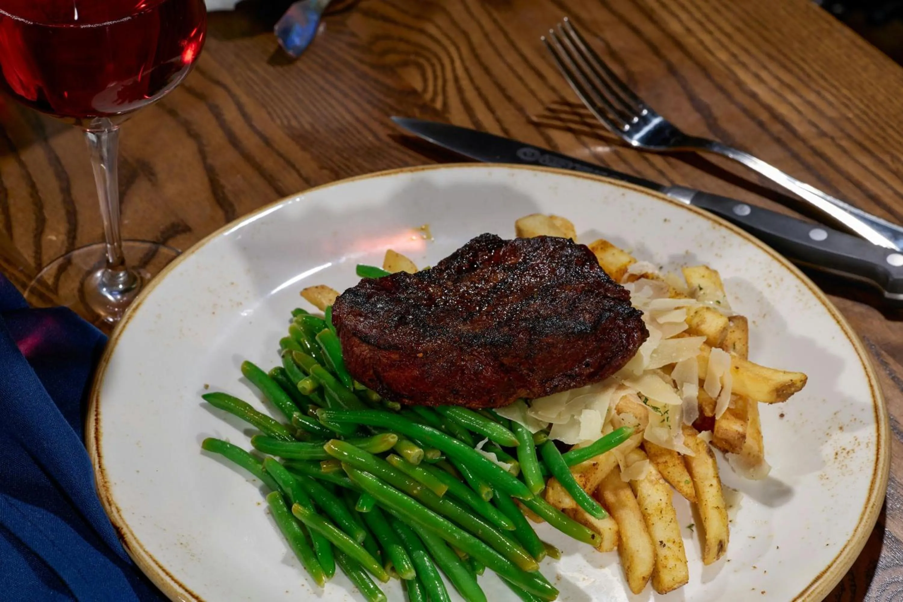 Restaurant/places to eat in Marriott Chicago O’Hare