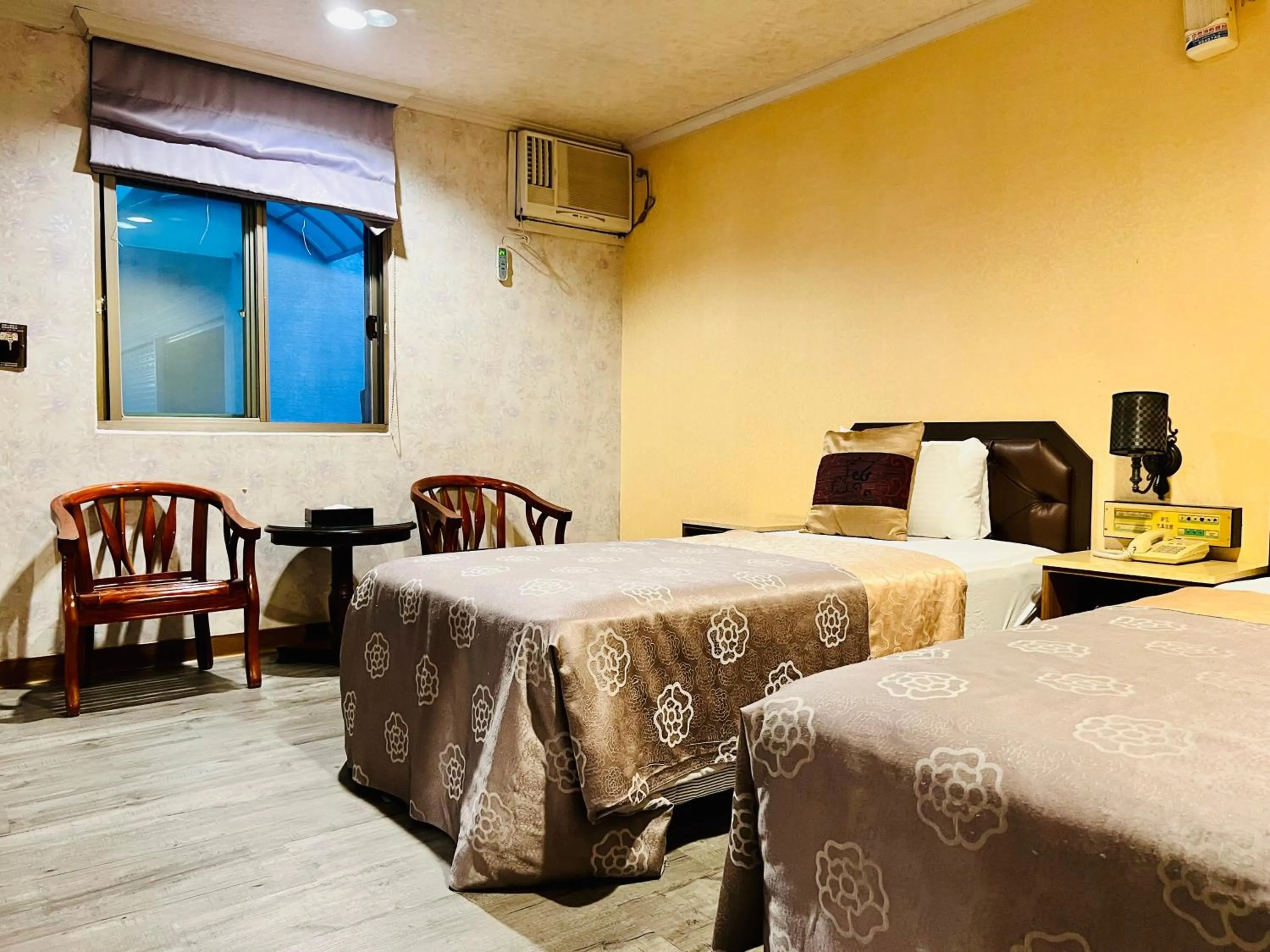 Bed in Shinyes Motel