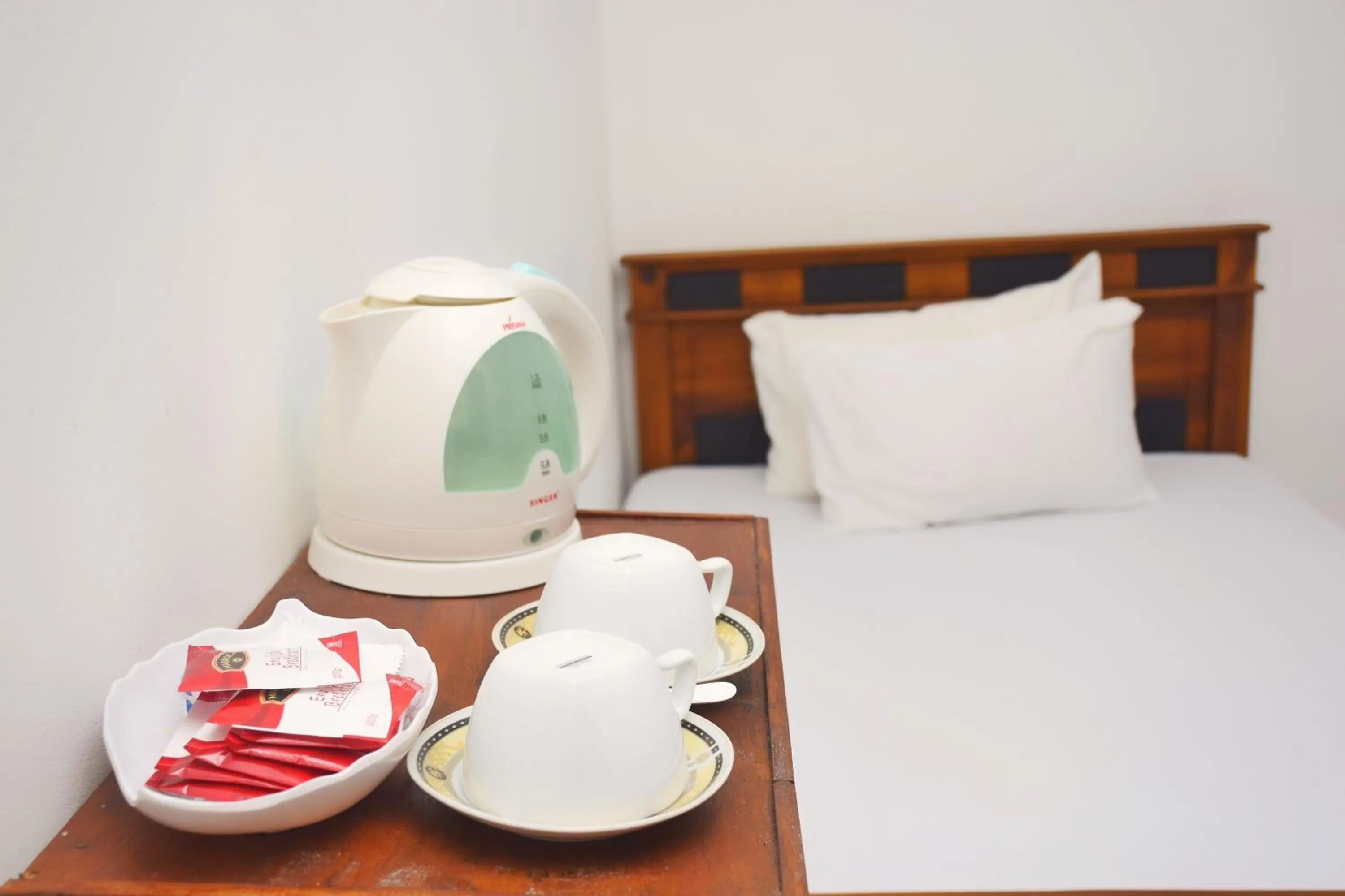 Photo of the whole room, Bed in Sunrise Cottage