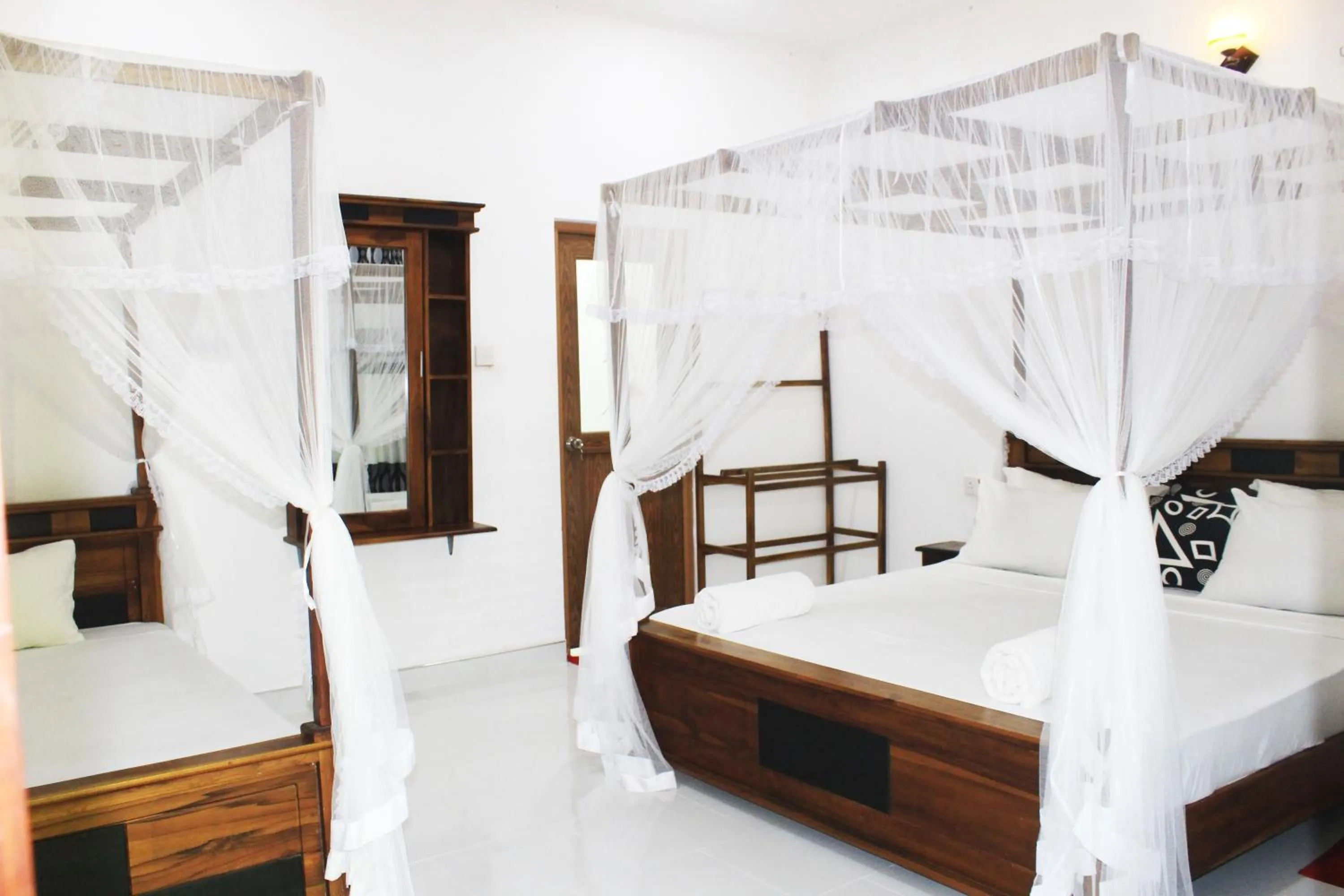 Bedroom, Bed in Sunrise Cottage