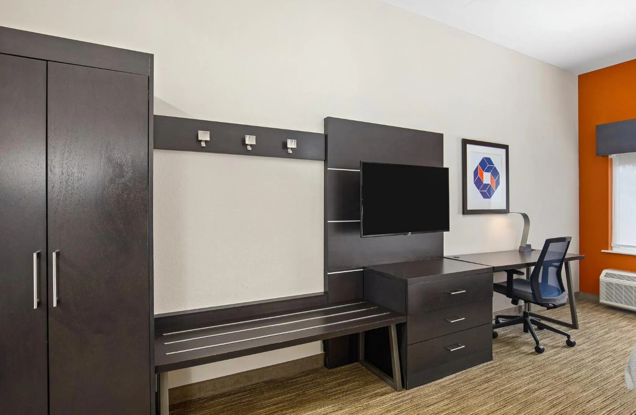 Photo of the whole room in Holiday Inn Express & Suites Locust Grove by IHG