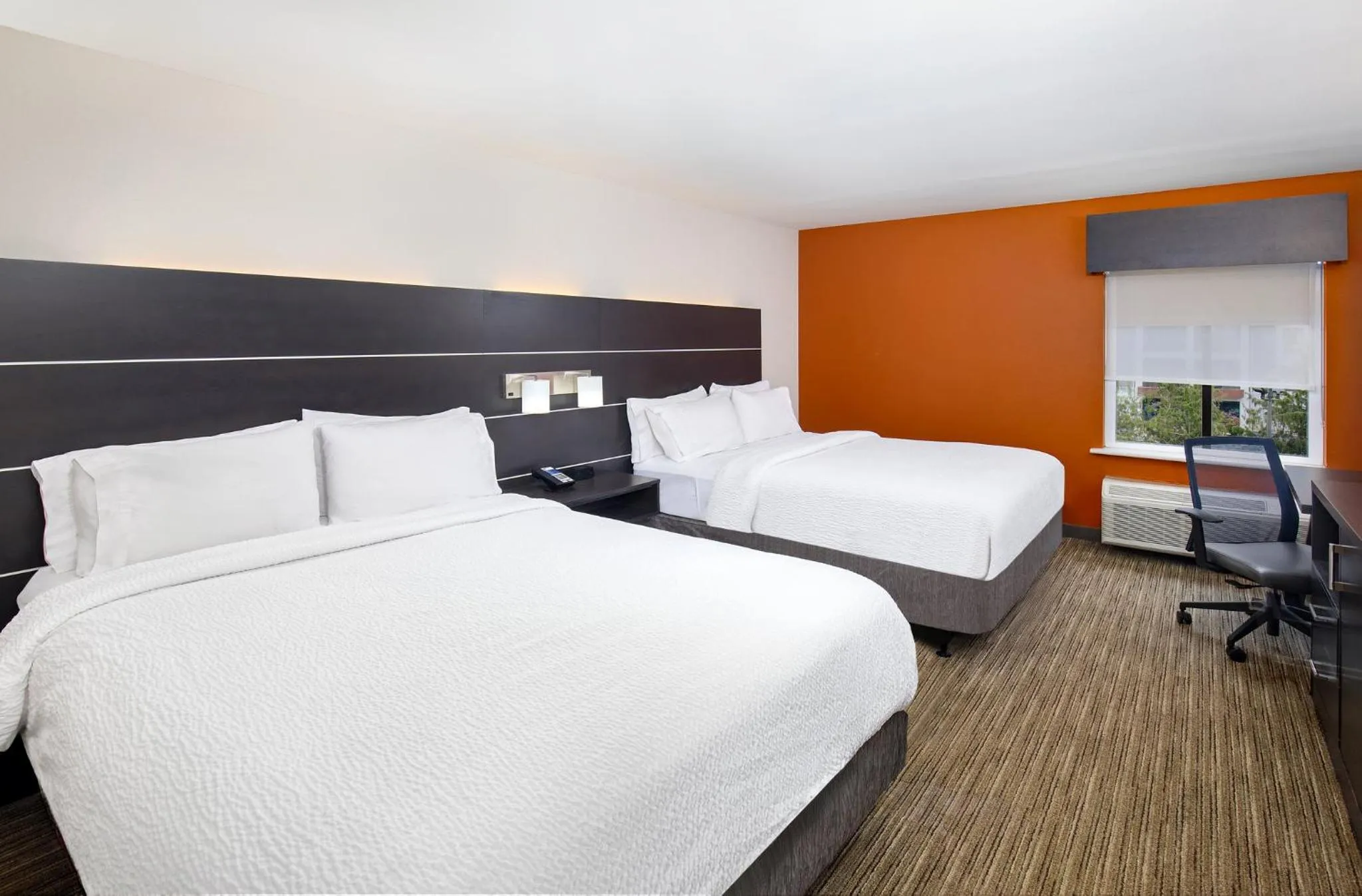 Photo of the whole room, Bed in Holiday Inn Express & Suites Locust Grove by IHG
