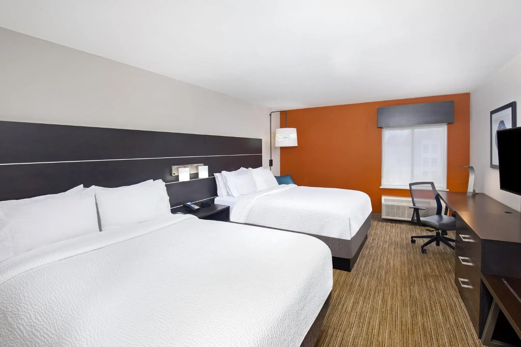 Photo of the whole room, Bed in Holiday Inn Express & Suites Locust Grove by IHG