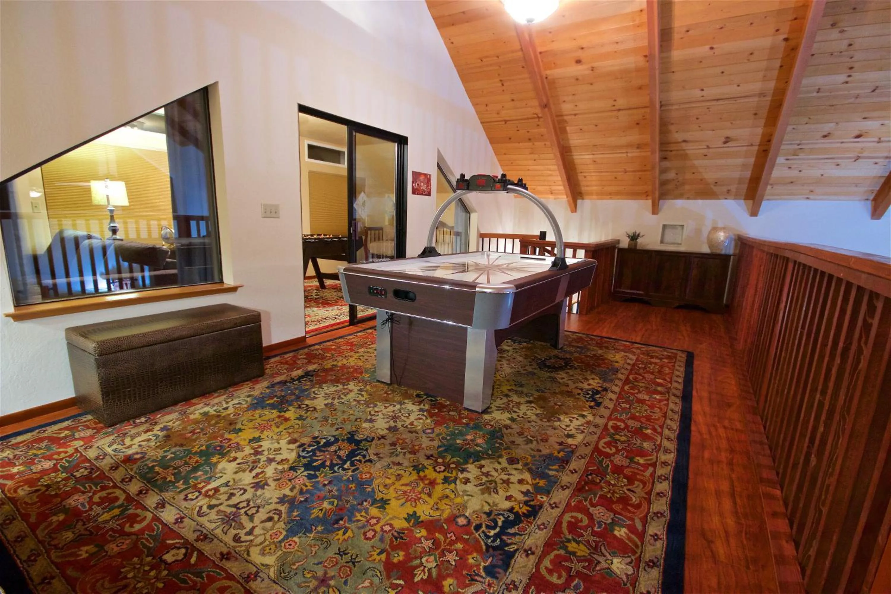 Photo of the whole room, Bed in Mountain View Playhouse Near Yosemite & Bass Lake