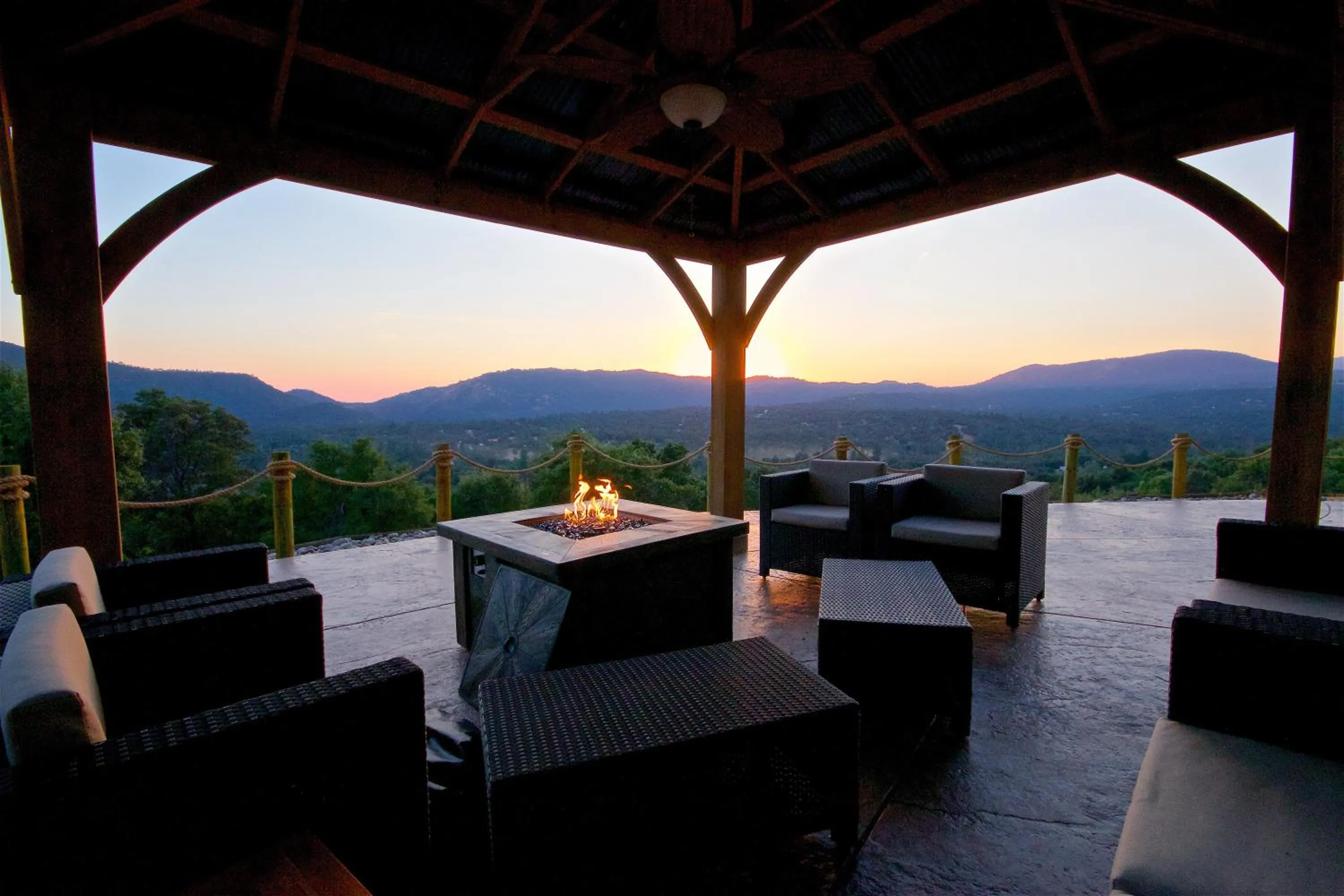 Property building in Mountain View Playhouse Near Yosemite & Bass Lake