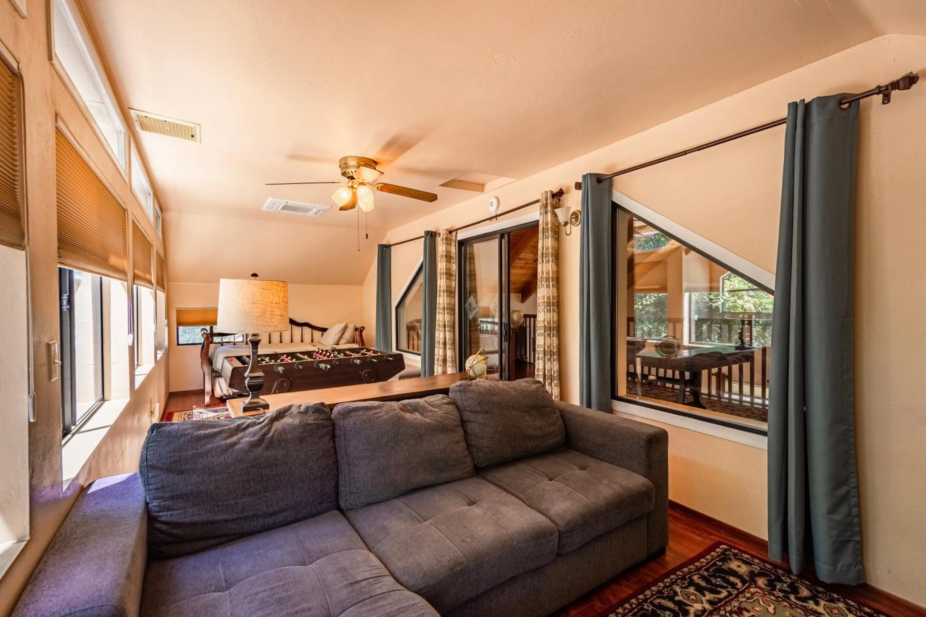Photo of the whole room, Bed in Mountain View Playhouse Near Yosemite & Bass Lake