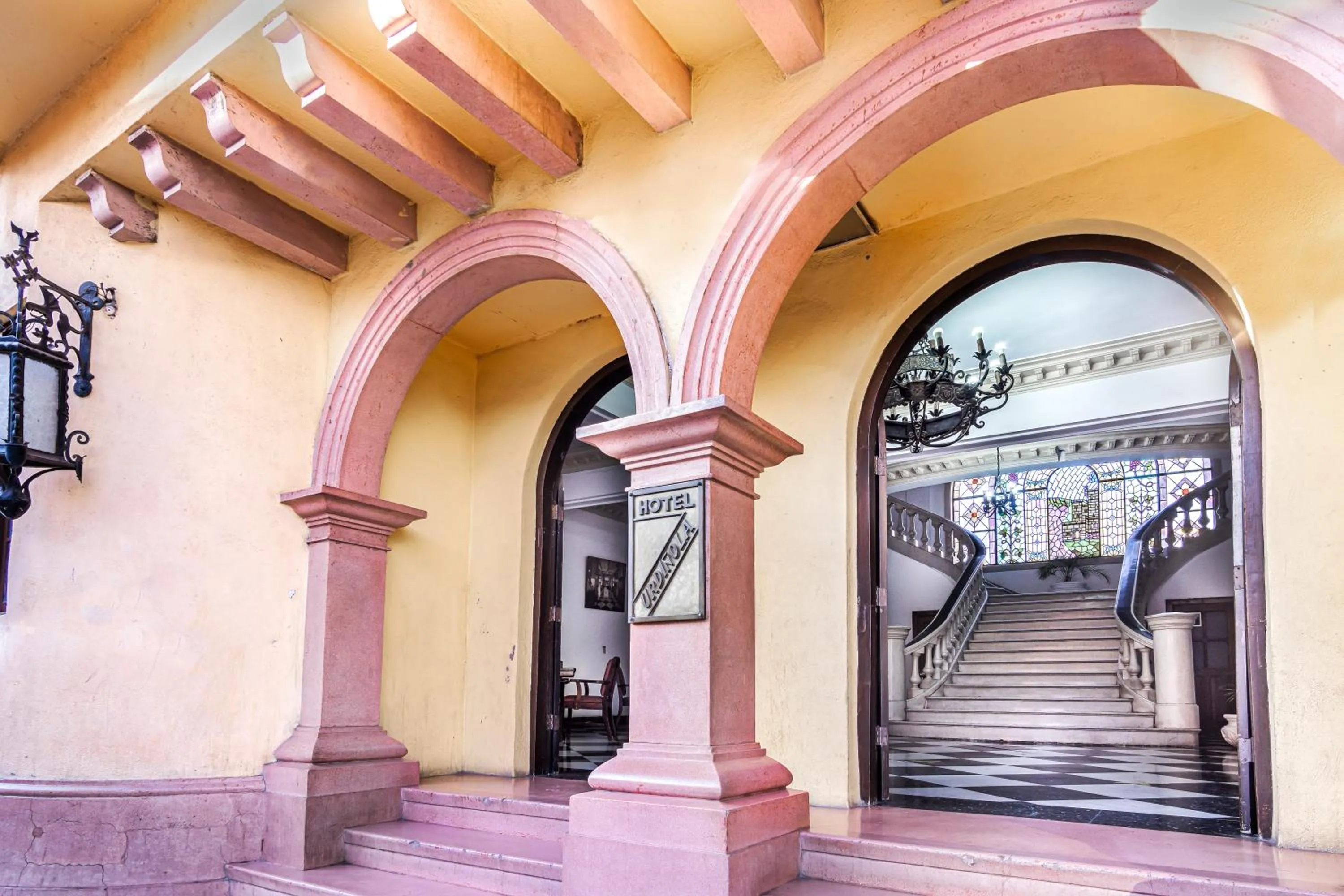 Facade/entrance in Hotel Urdiñola Saltillo