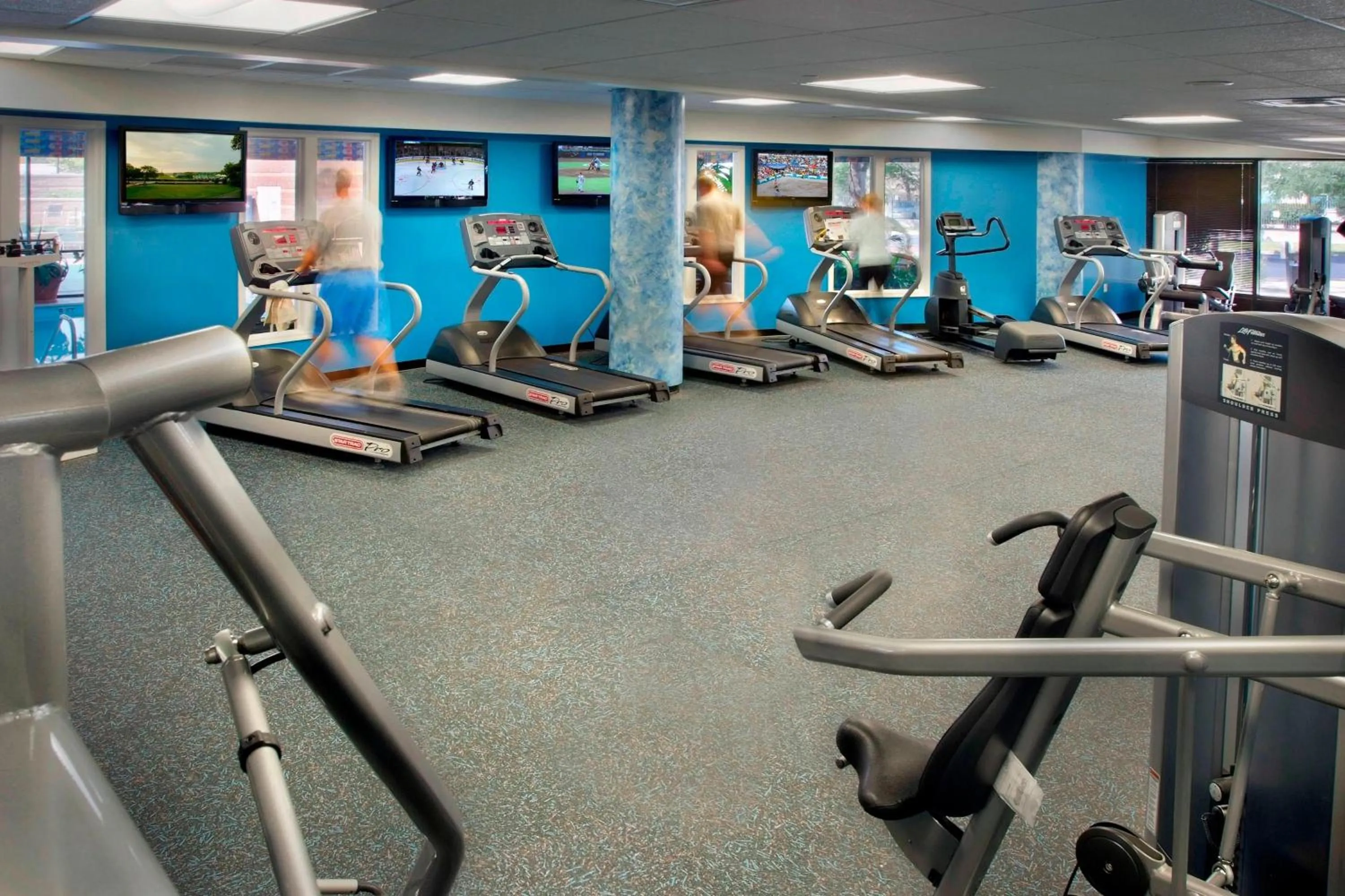 Fitness centre/facilities in Newark Liberty International Airport Marriott