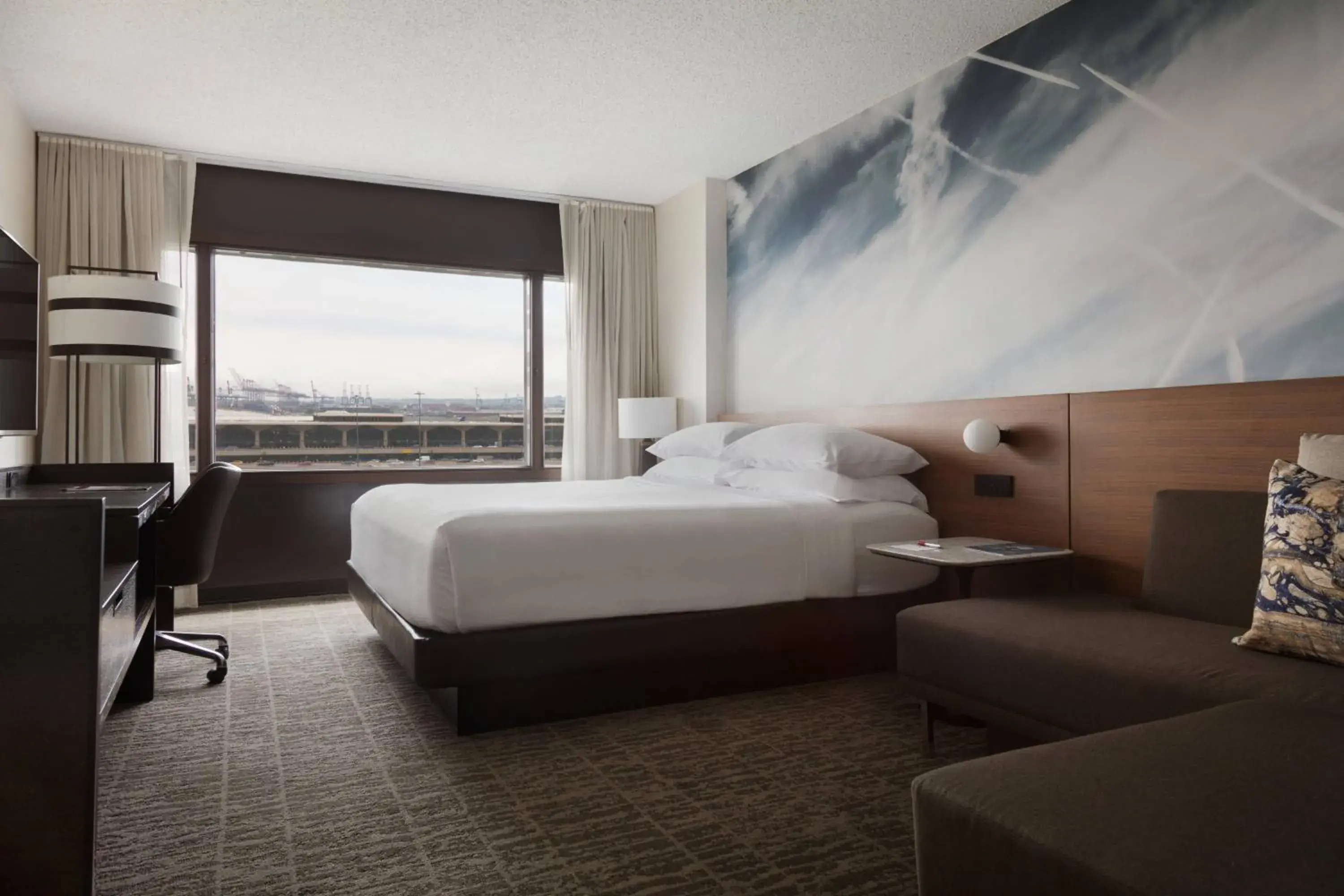 Larger King Room with Airport View in Newark Liberty International Airport Marriott Larger King Room with Airport View in Newark Liberty International Airport Marriott