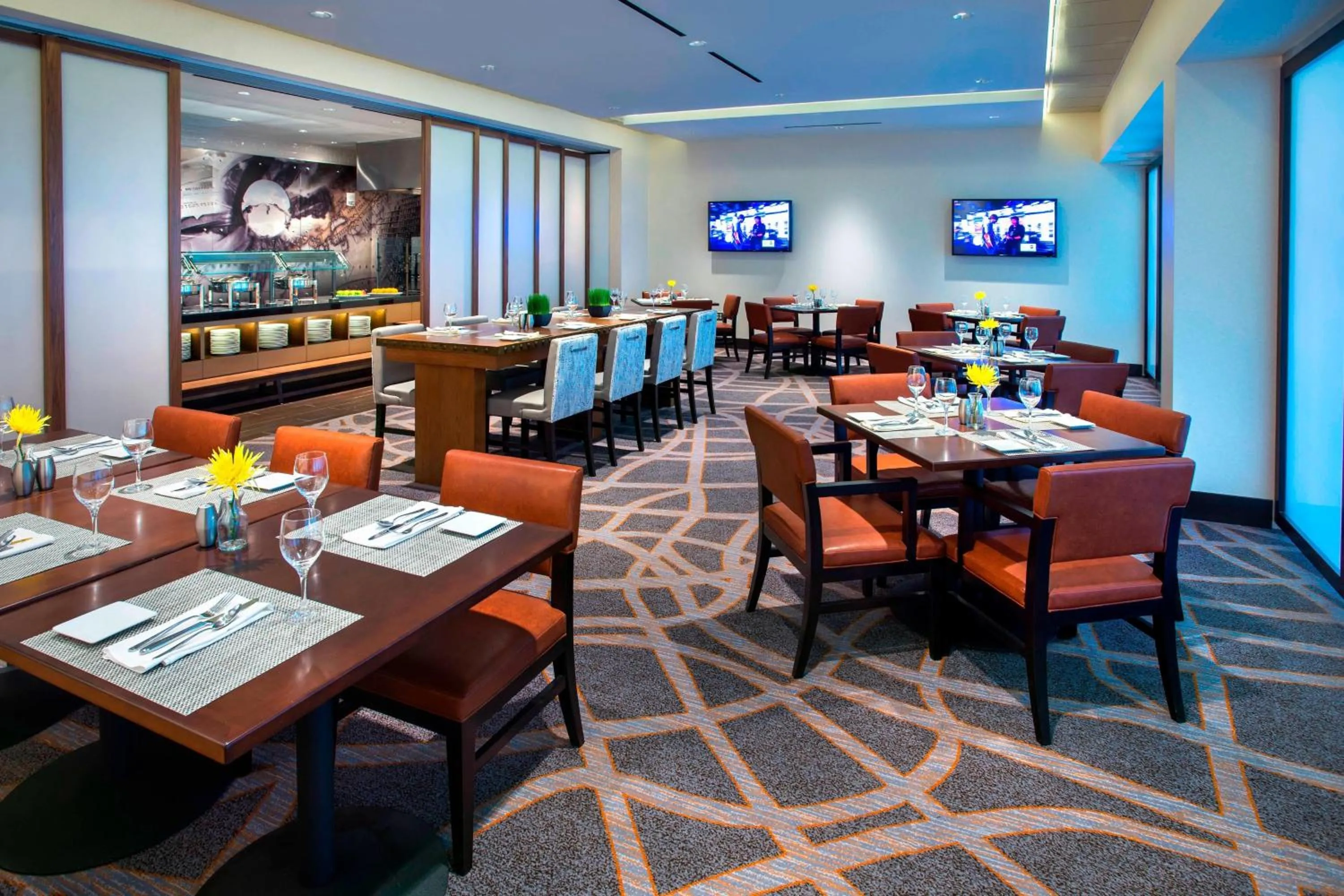 Restaurant/places to eat in Newark Liberty International Airport Marriott