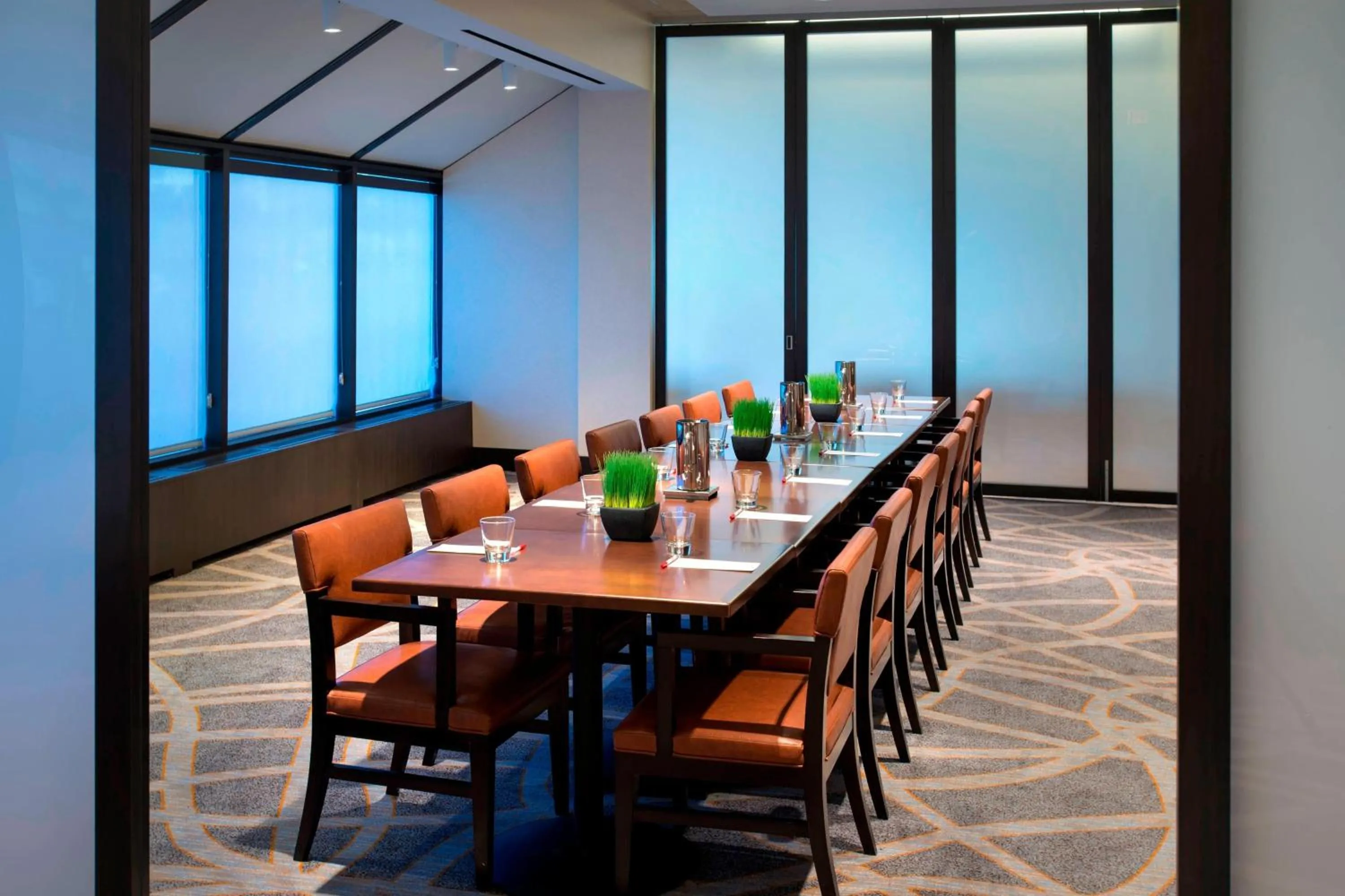 Restaurant/places to eat in Newark Liberty International Airport Marriott