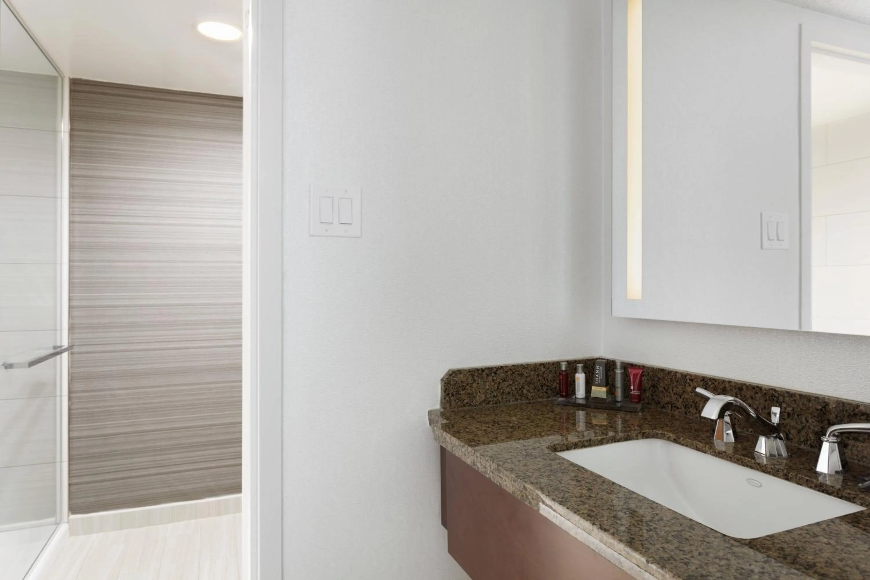 Bathroom in Newark Liberty International Airport Marriott